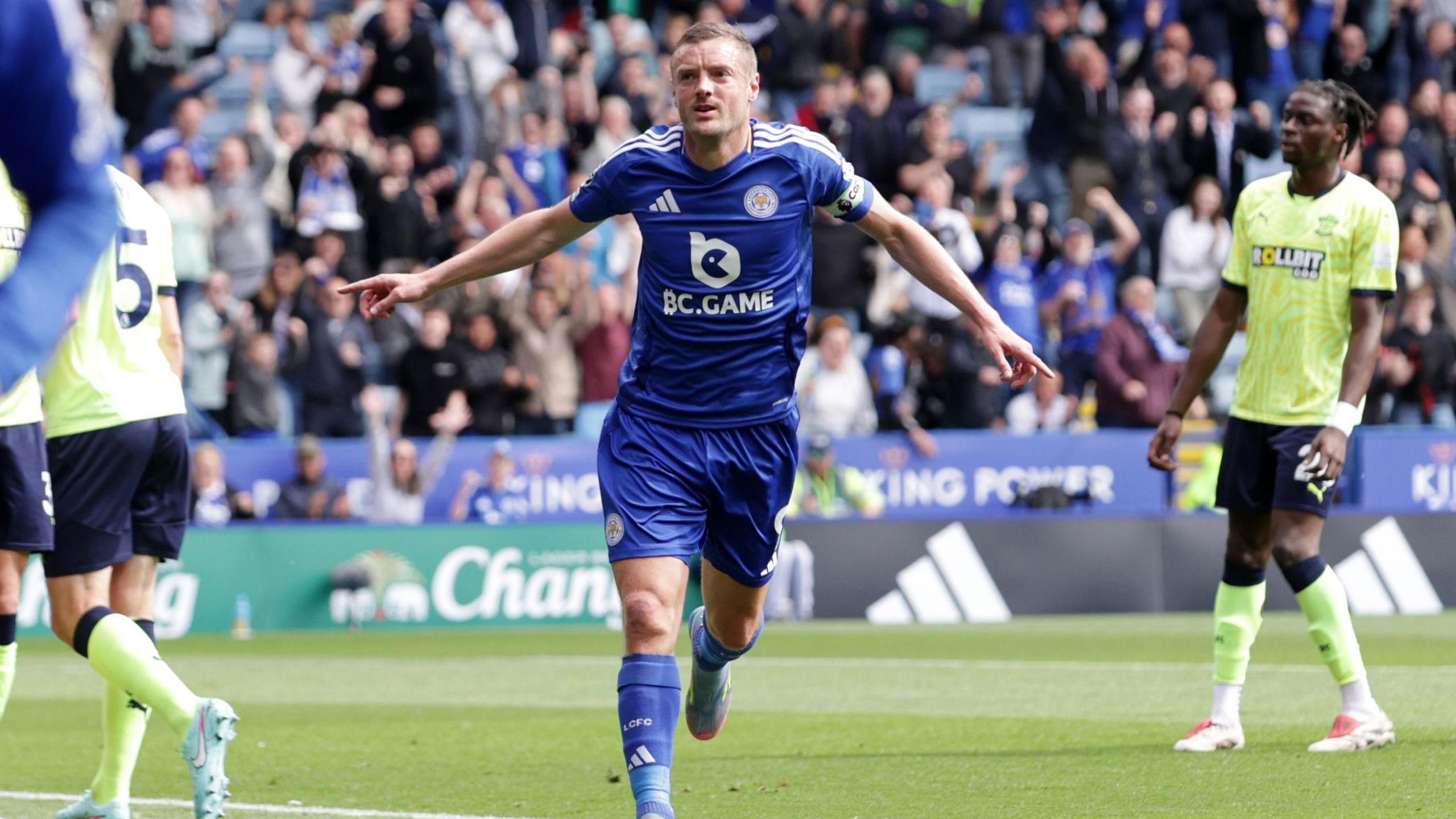 Jamie Vardy celebrates