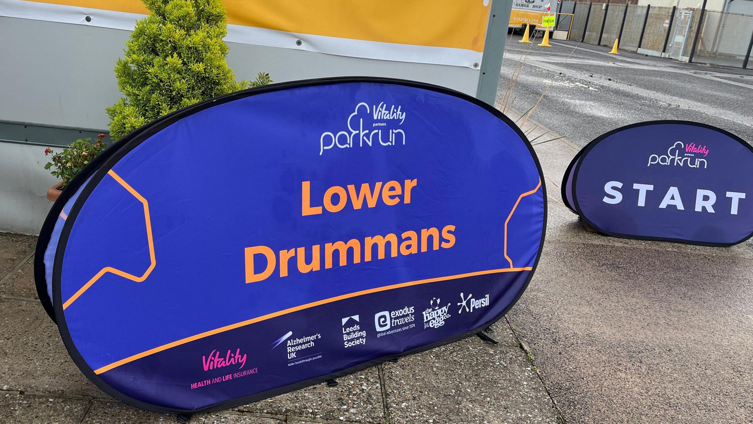 Sign for Lower Drummans. A start sign is next to it.