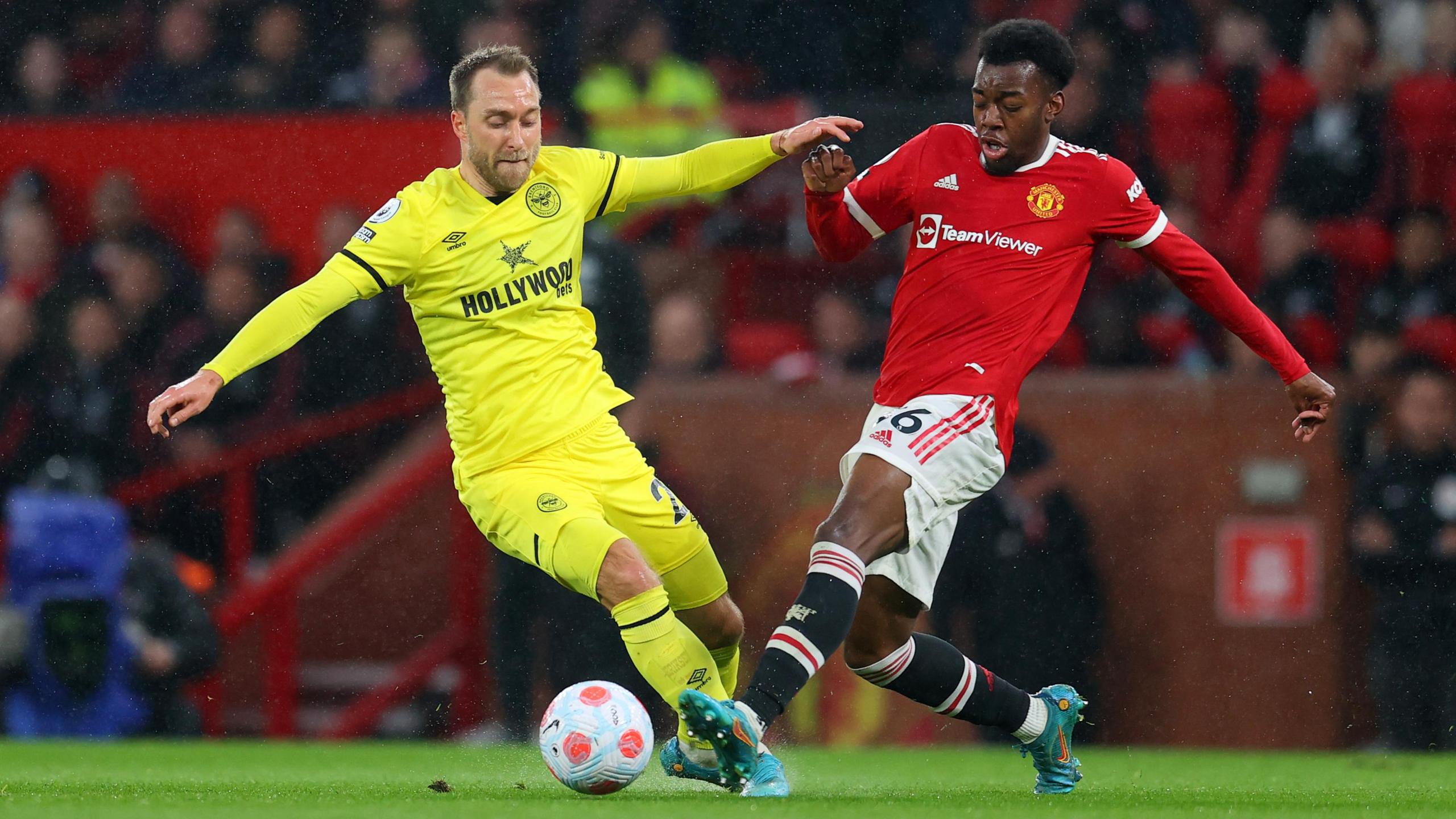 Christian Eriksen in action against Manchester United