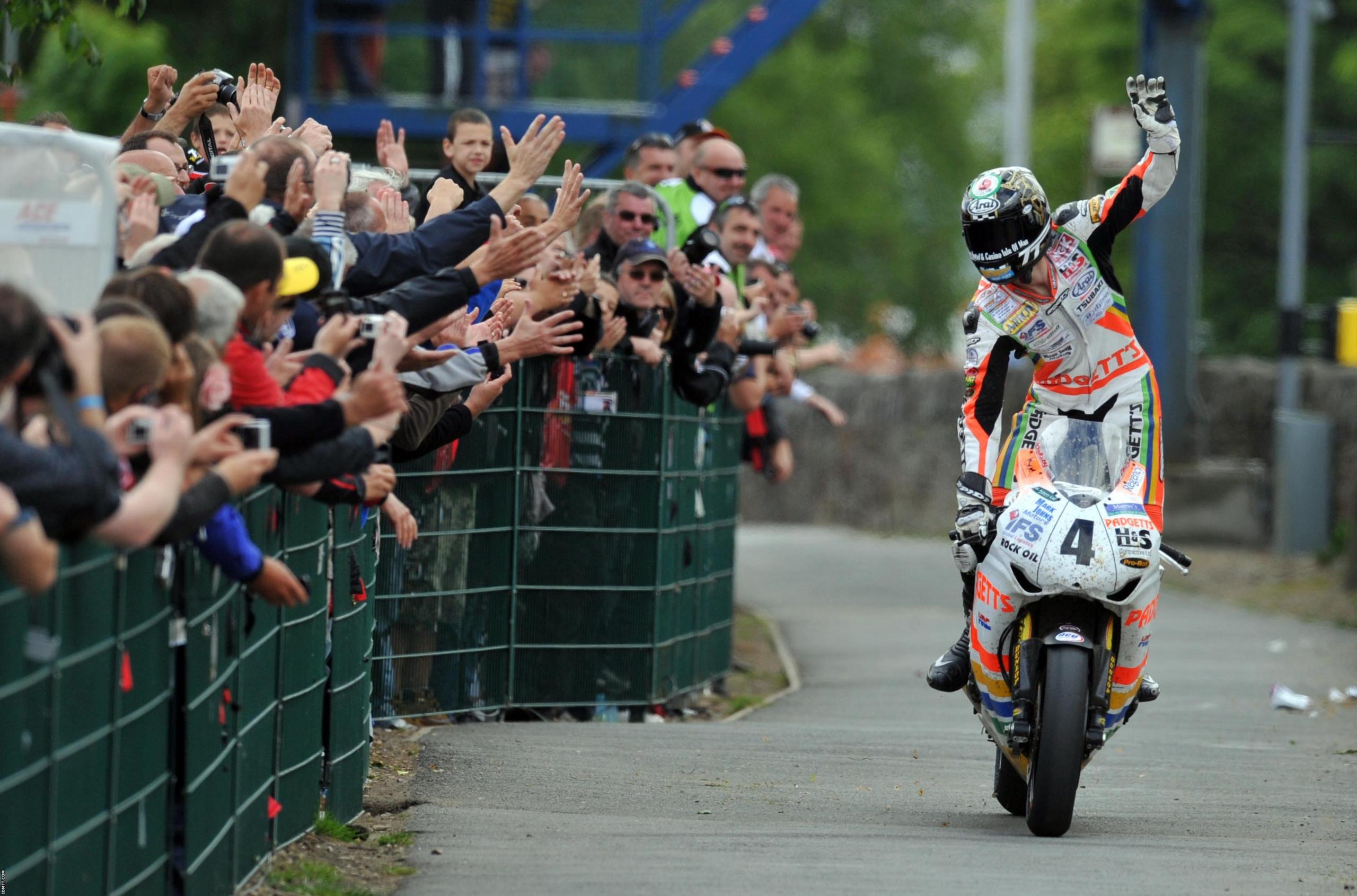 Ian Hutchinson celebrates his record-breaking fifth win in 2010