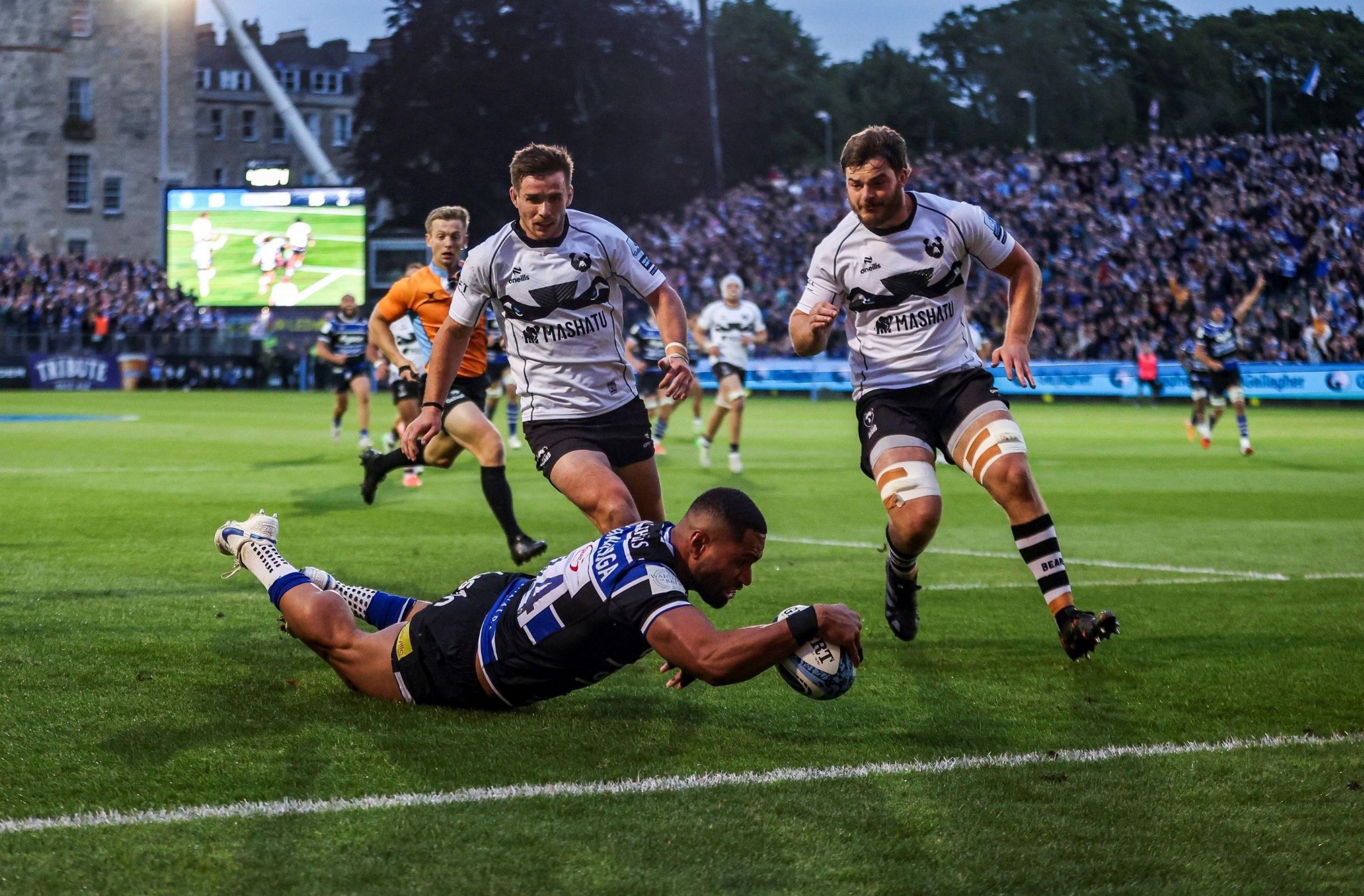 Bath's Joe Cokanasiga scores a try against Bristol Bears, despite the close attention of two Bristol players