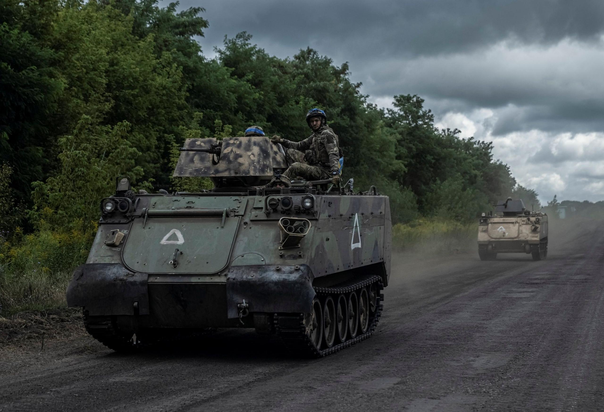 M113 armoured personnel carriers driven by Ukrainian forces near Russian border