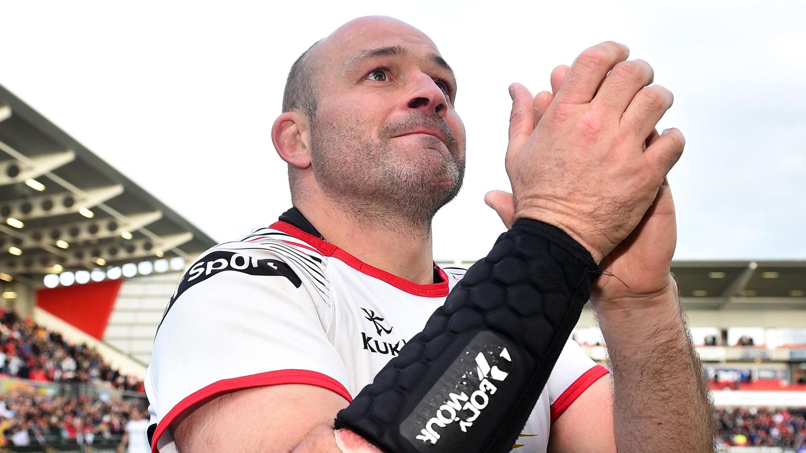 Rory Best applauds Ulster fans after his last game in Belfast