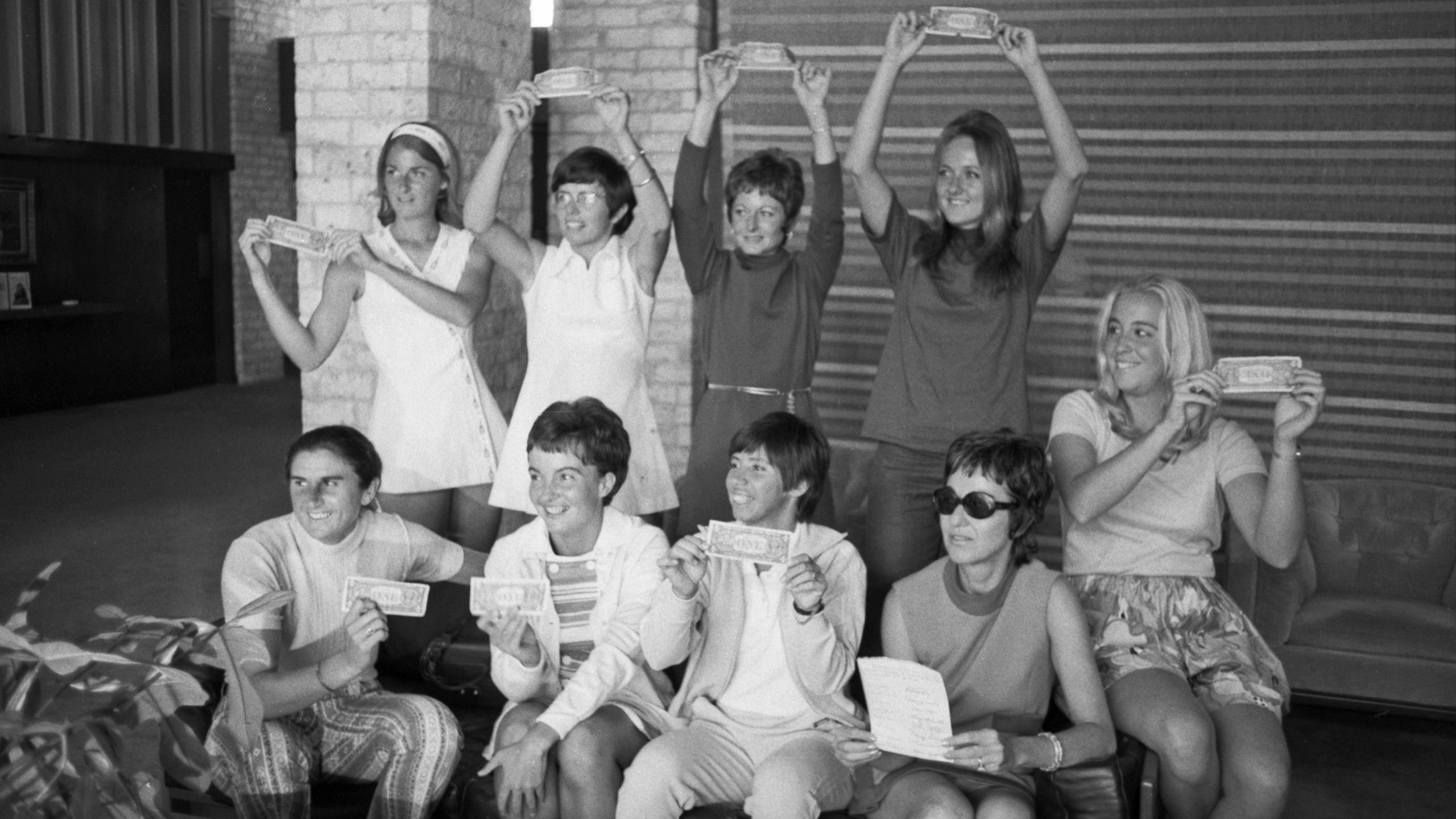 Valerie Ziegenfuss, Billie Jean King, Nancy Richey, Peaches Bartkowicz, Judy Tegart Dalton, Kerry Melville, Rosie Casals, manager Gladys Heldman, and Kristy Pigeon at a news conference announcing their professional contracts in 1970