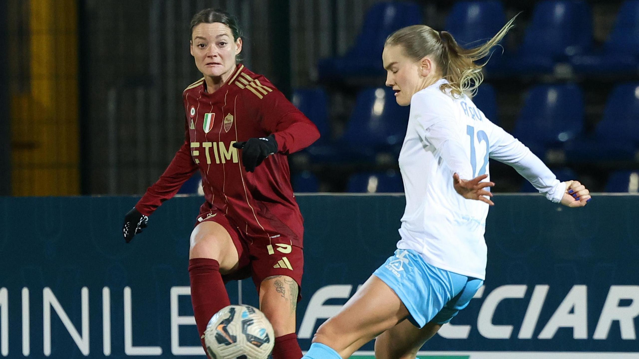 Verena Hanshaw playing for Roma against Napoli