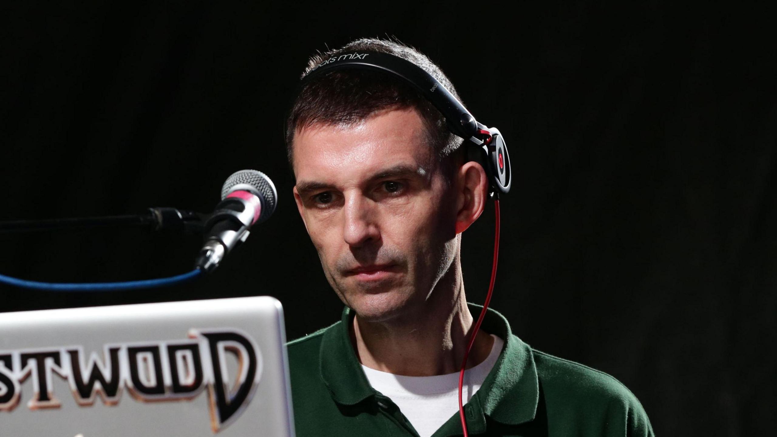 Tim Westwood: BBC pauses report publication after Met request - BBC News