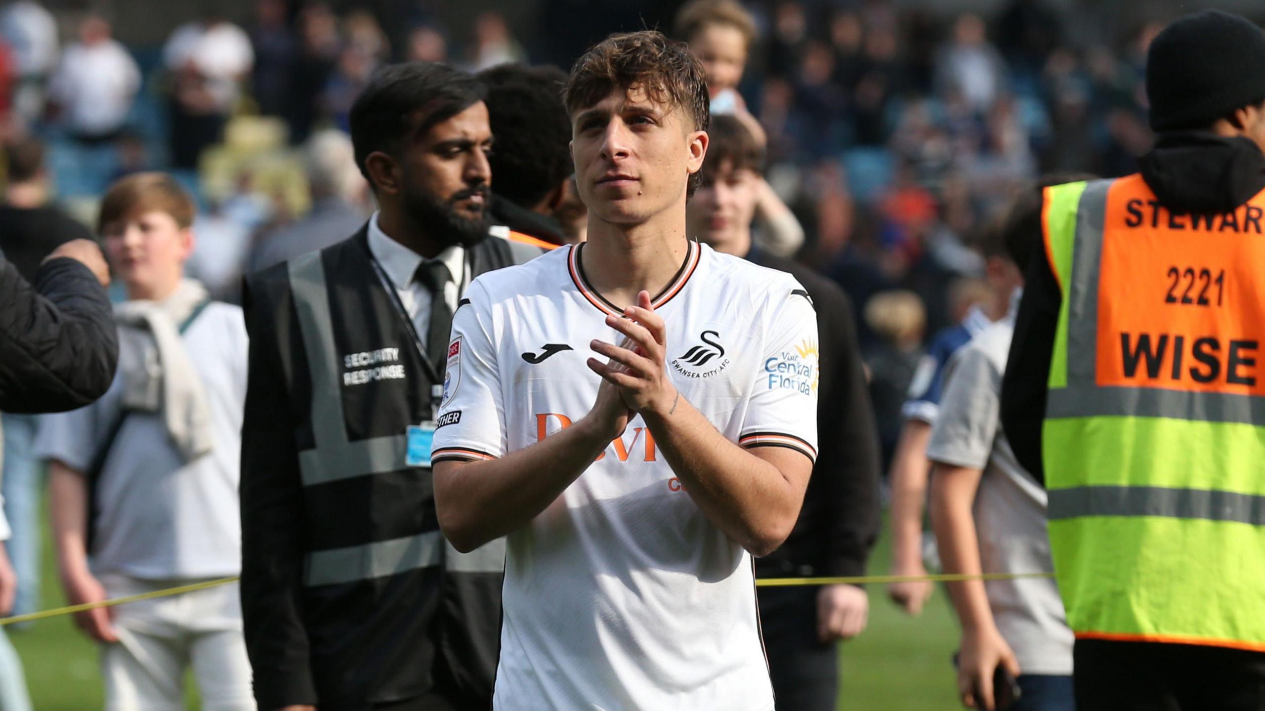 Goncalo Franco applauds