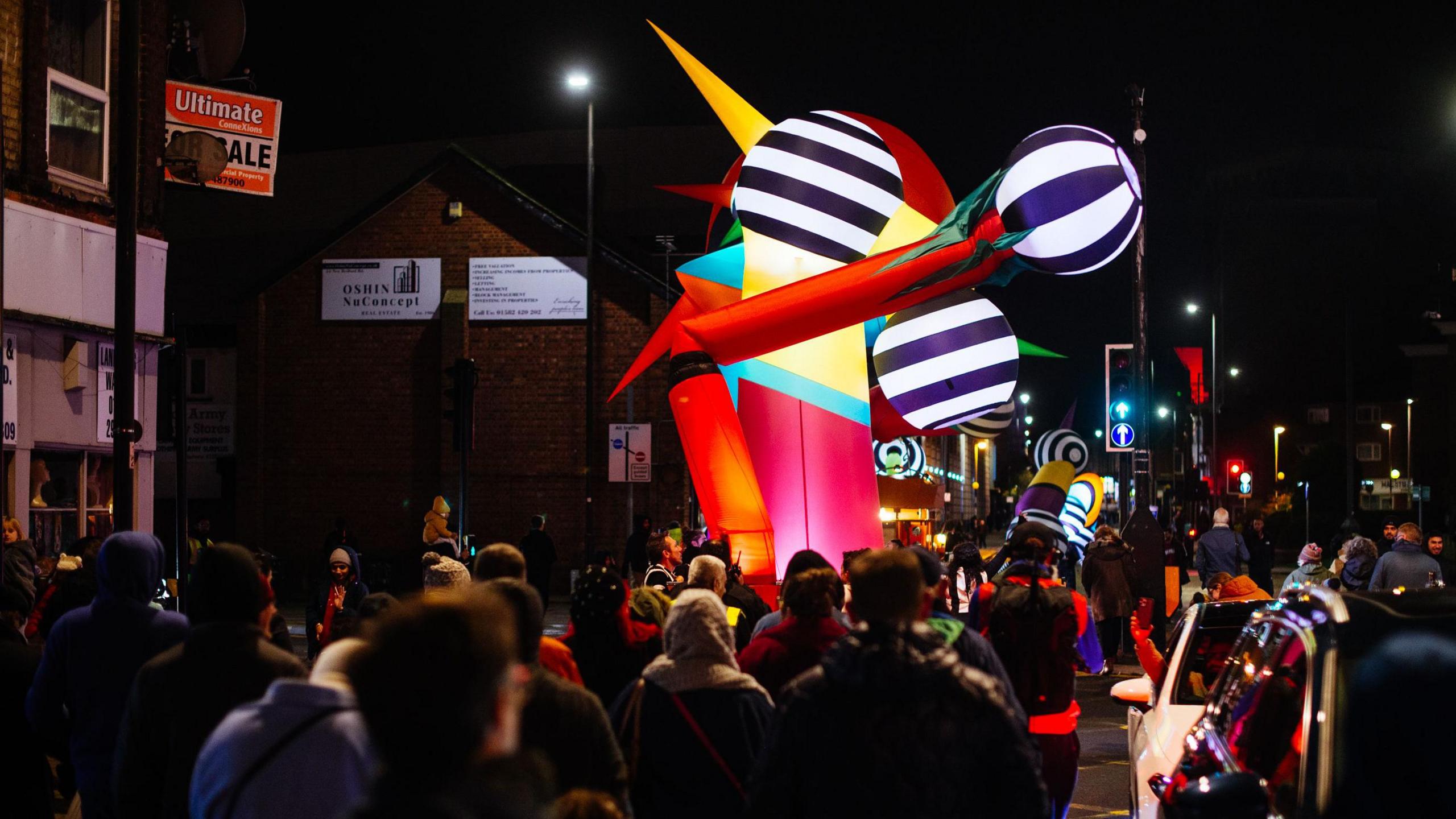 Lampadophores light show in Luton