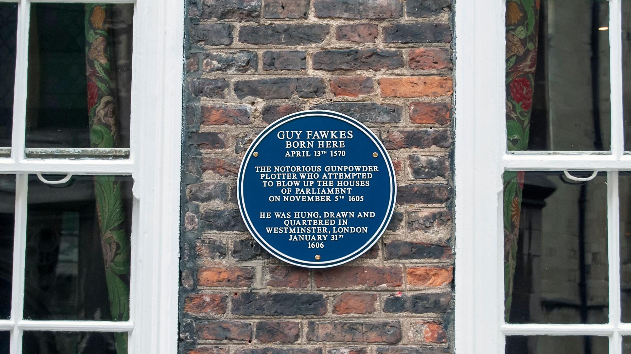 A blue plaque on a house in York marking where Guy Fawkes was born