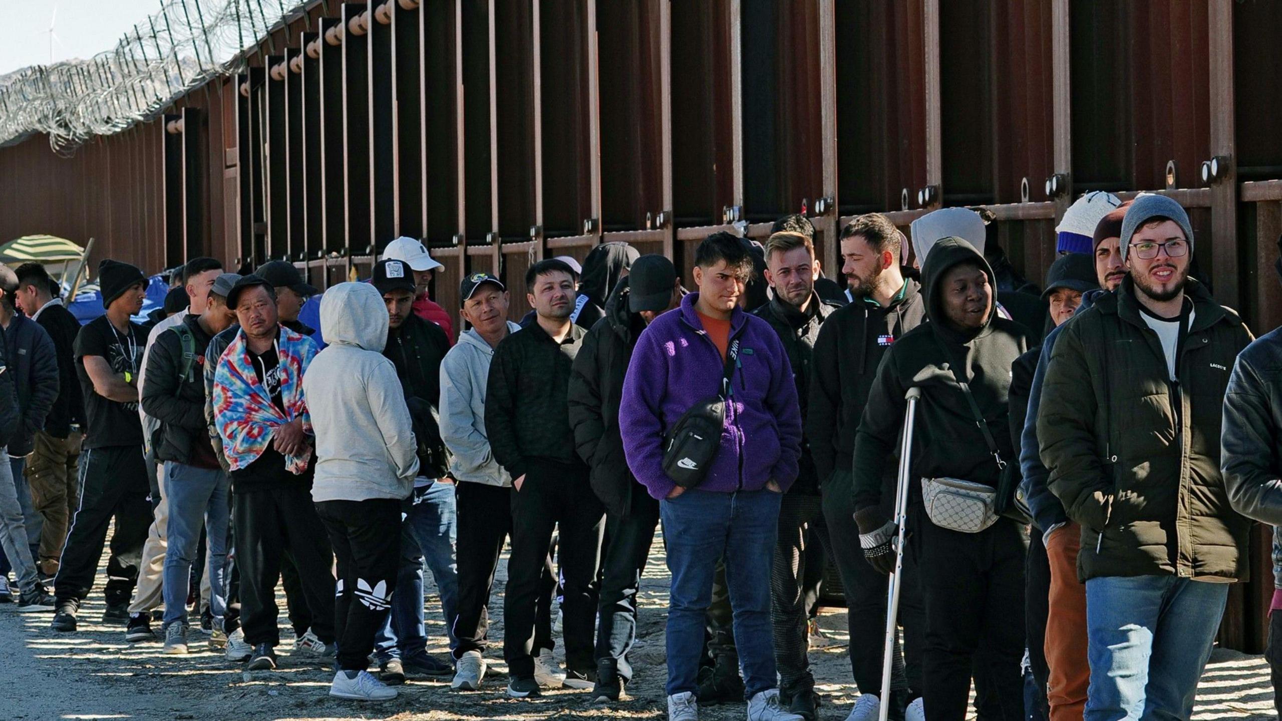 A long line of migrants at the US-Mexico border in 2023