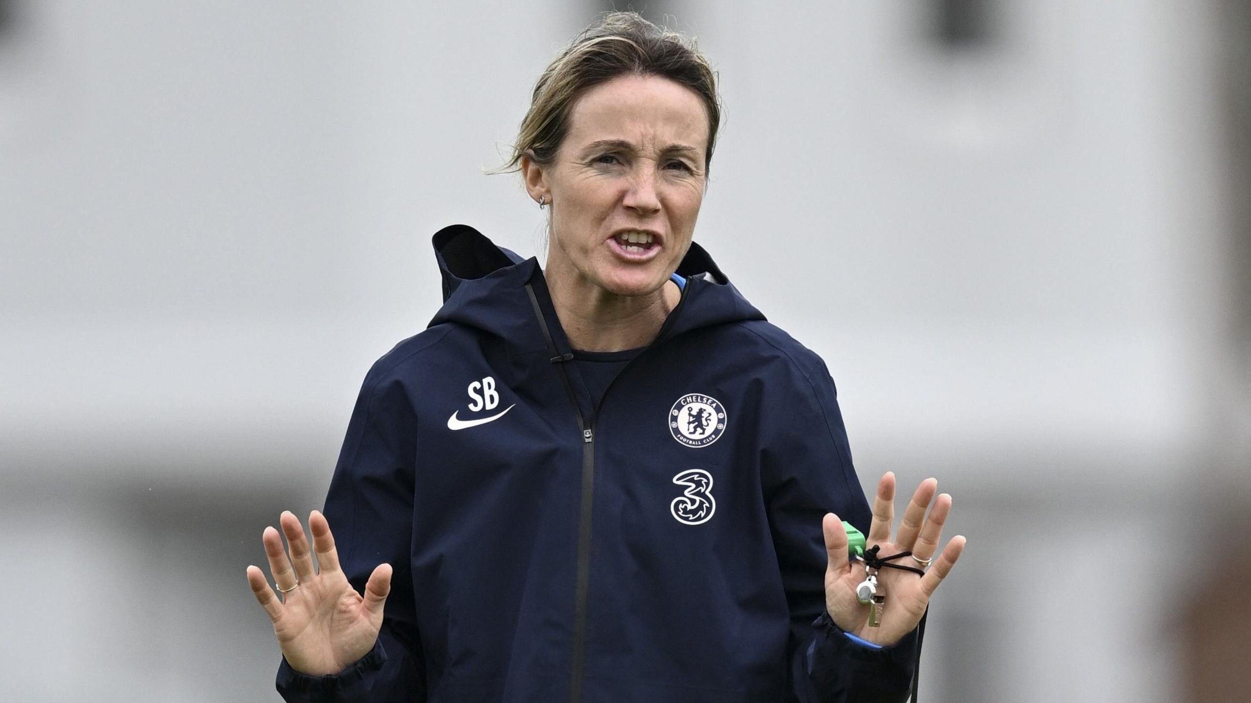 Sonia Bompastor during a Chelsea training session