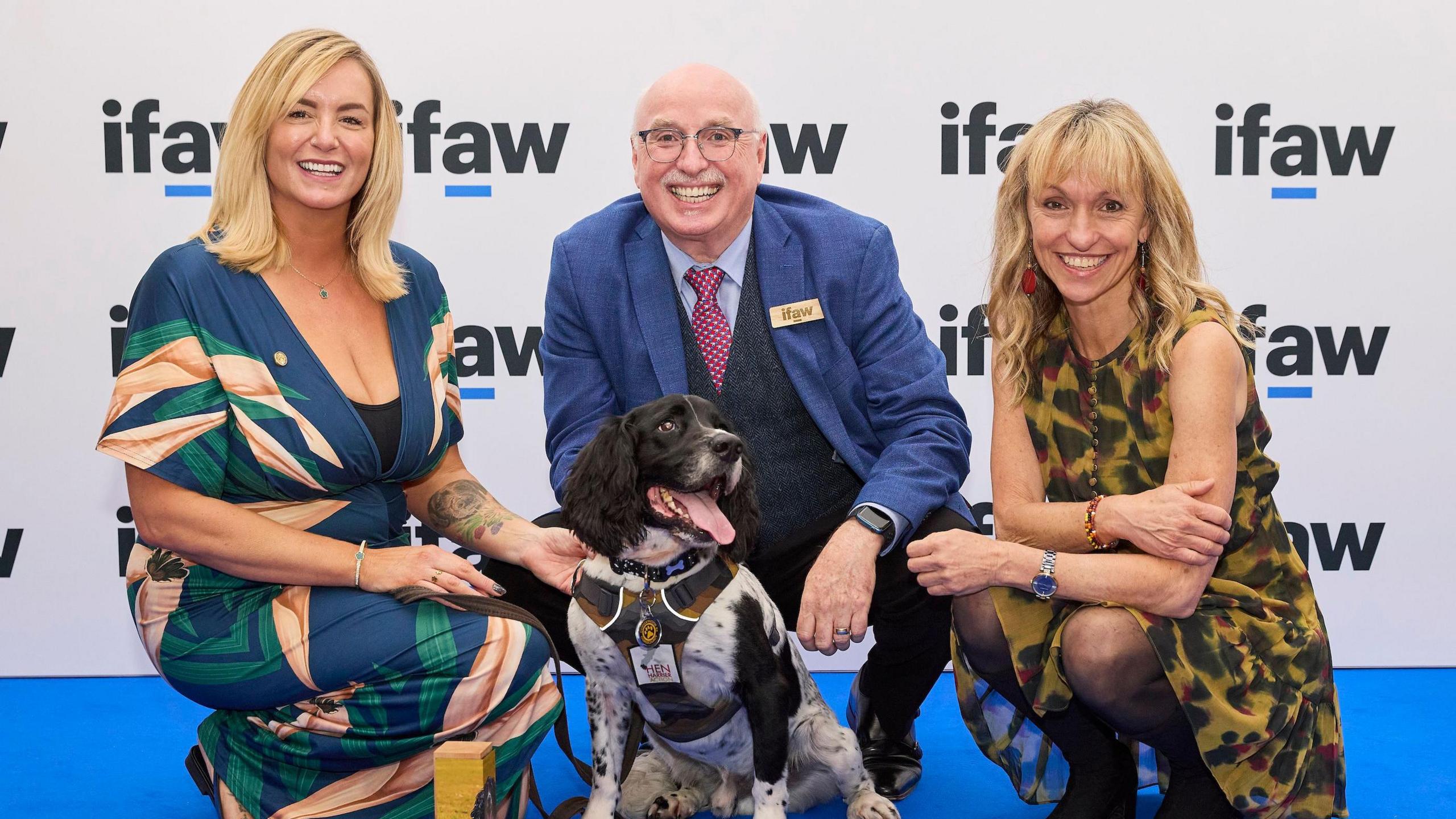 Henry the dog with his owner Louise (left), presenter Michaela Strachan (right) and member of the IFAW (centre) at an awards ceremony.