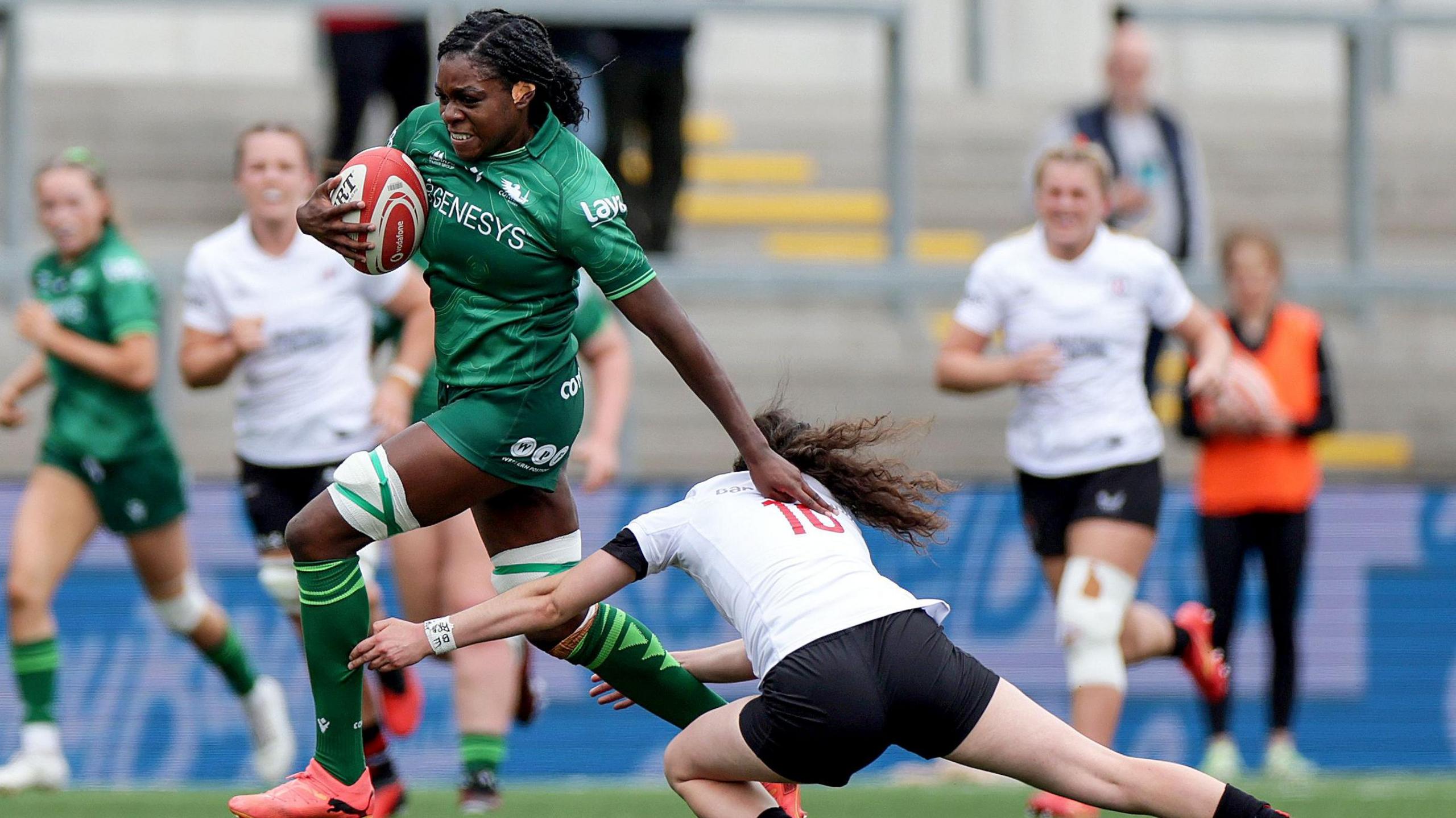 Faith Oviawe carrying the ball