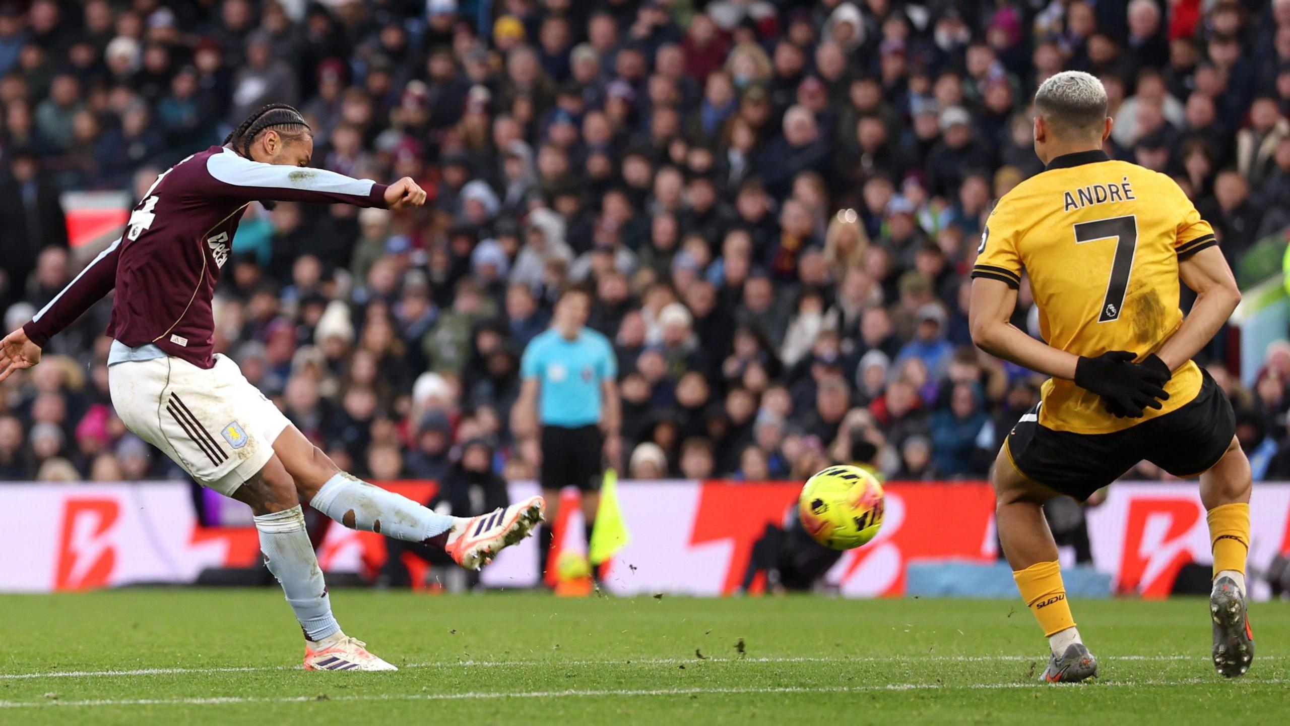 Boubacar Kamara's scores from the edge of the area.