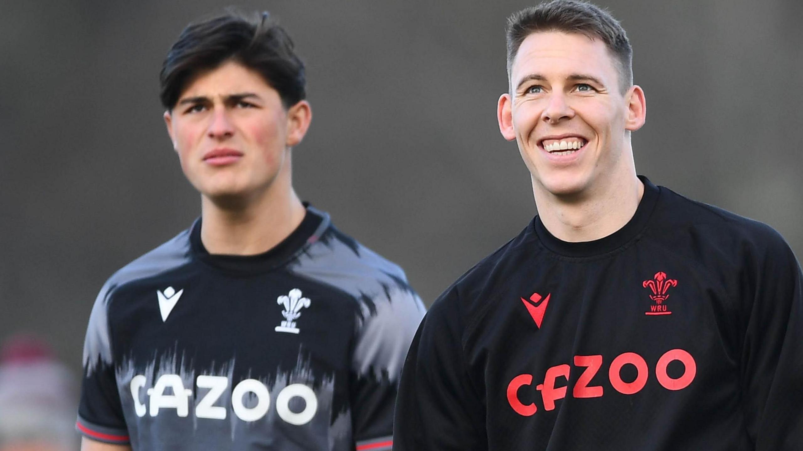 Louis Rees-Zammit and Liam Williams in training