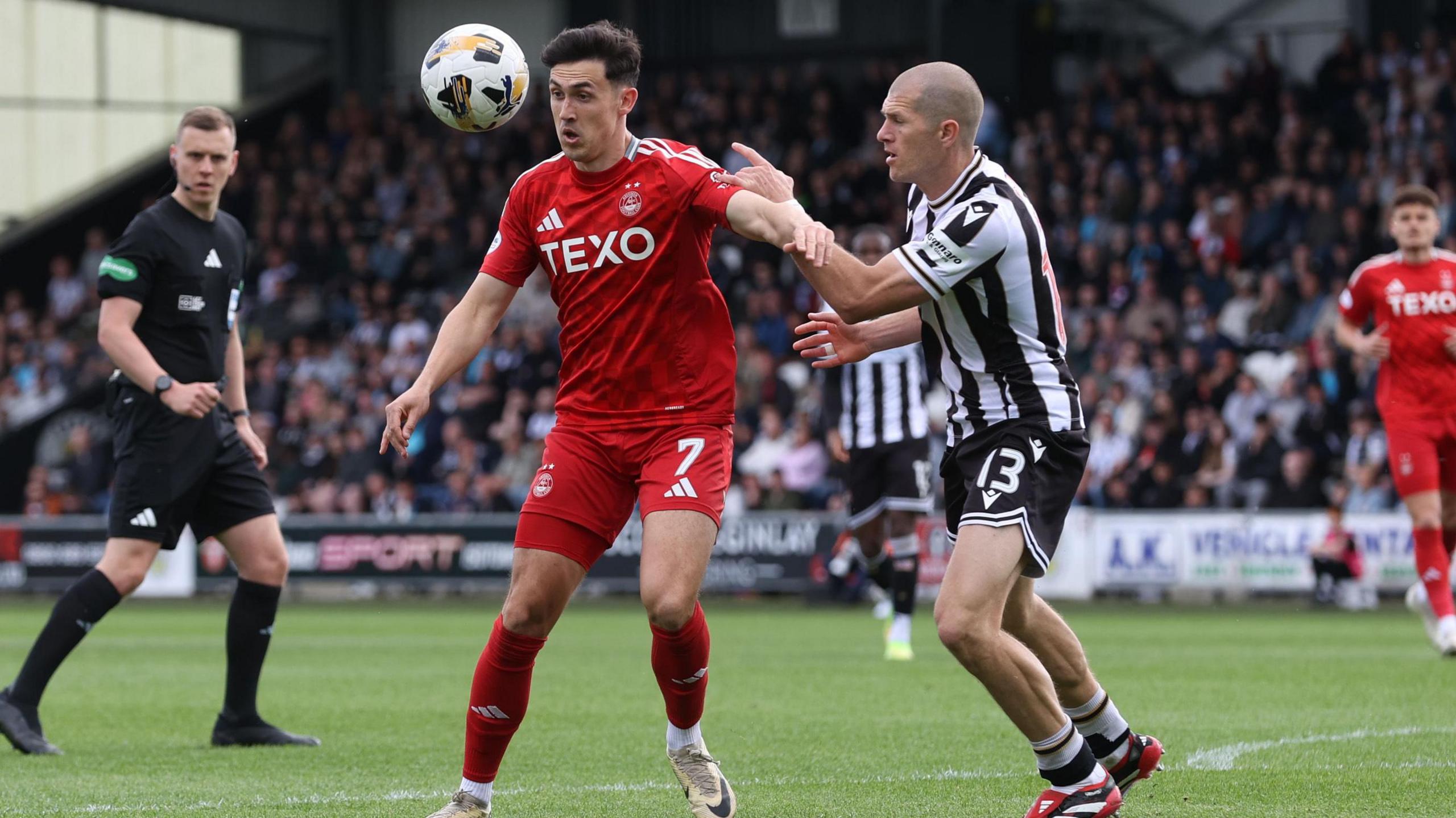 Aberdeen's Jamie McGrath and St Mirren's Alex Gogic in action during the match between St Mirren and Aberdeen