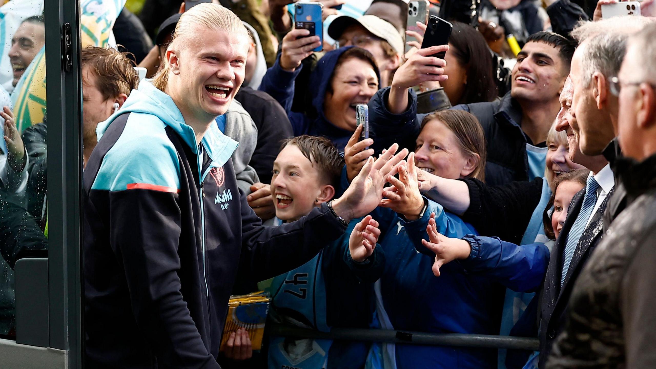 Manchester City's Erling Braut Haaland with the fans ahead of the victory parade