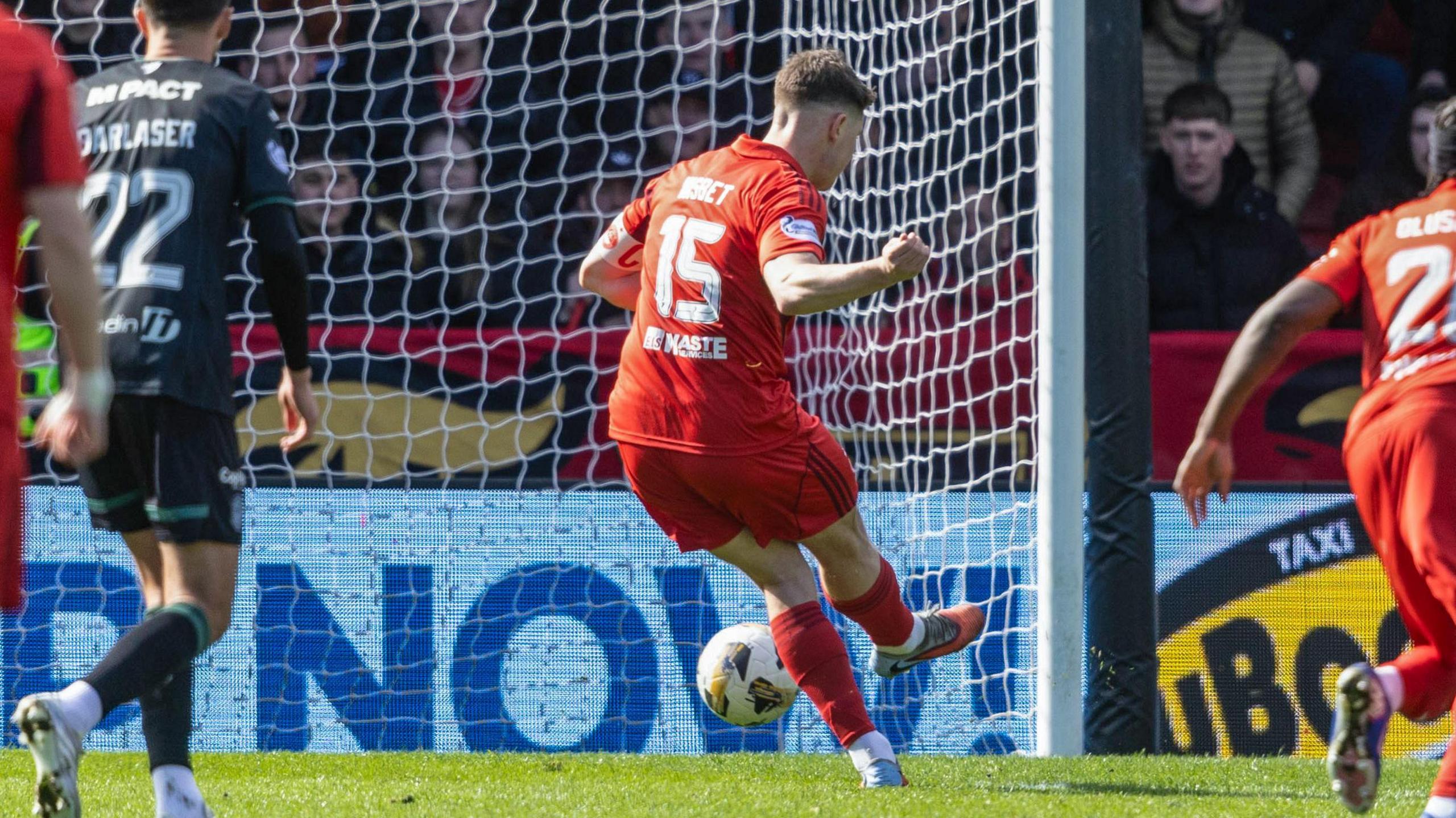 Kevin Nisbet converted Aberdeen's first half penalty