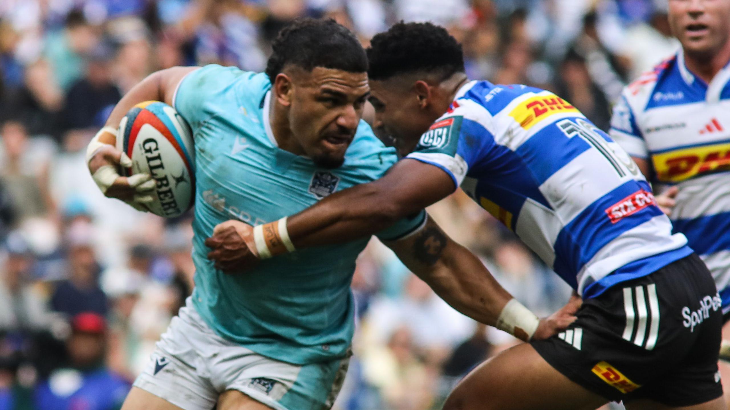 Sione Tuipulotu carries the ball for Glasgow against Stormers