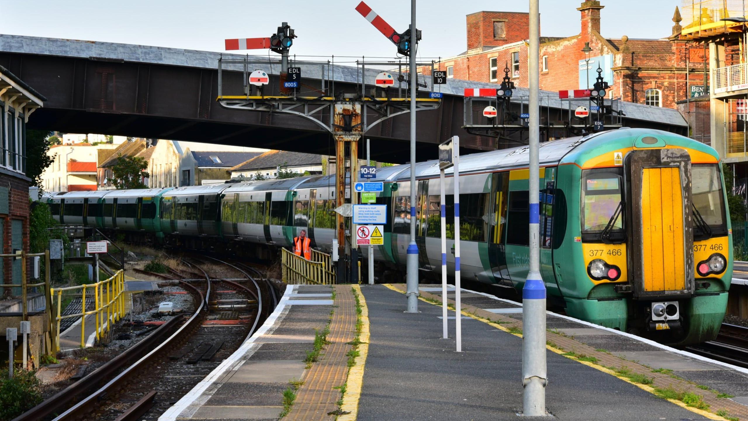 A Southern train near leaving or arriving at a station platform.