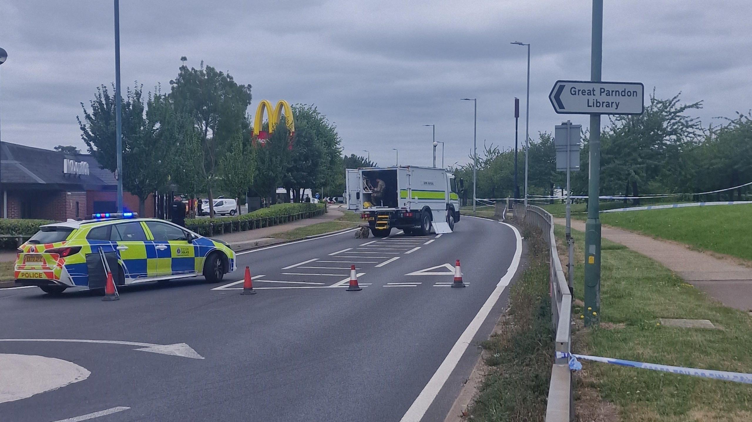 Police car and bomb unit lorry on the scene 