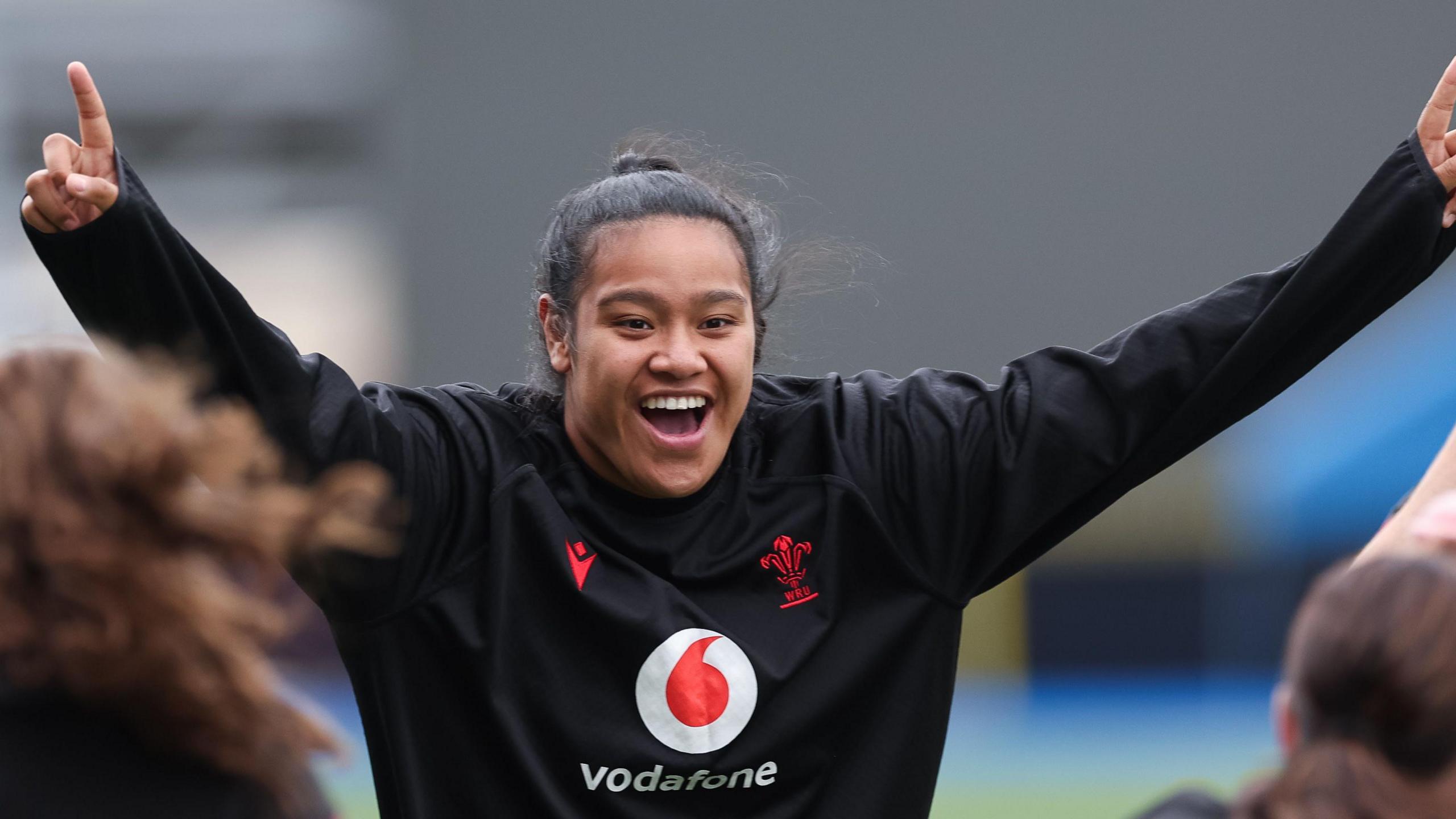 Sisilia Tuipulotu cheering