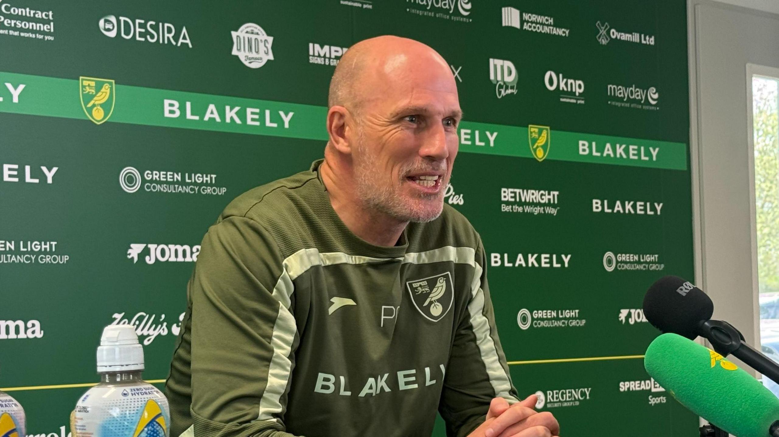 Philippe Clement at press conference