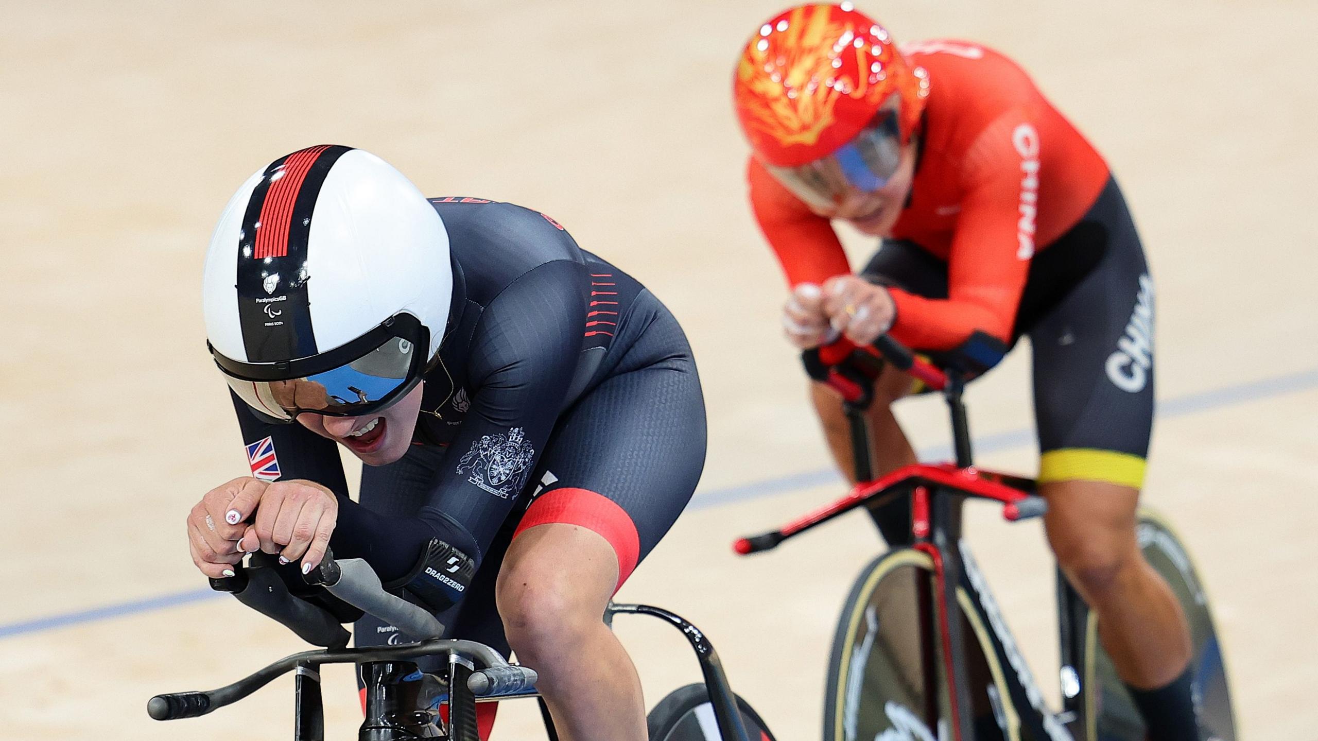 Daphne Schrager races in the velodrome at the Paris Paralympics