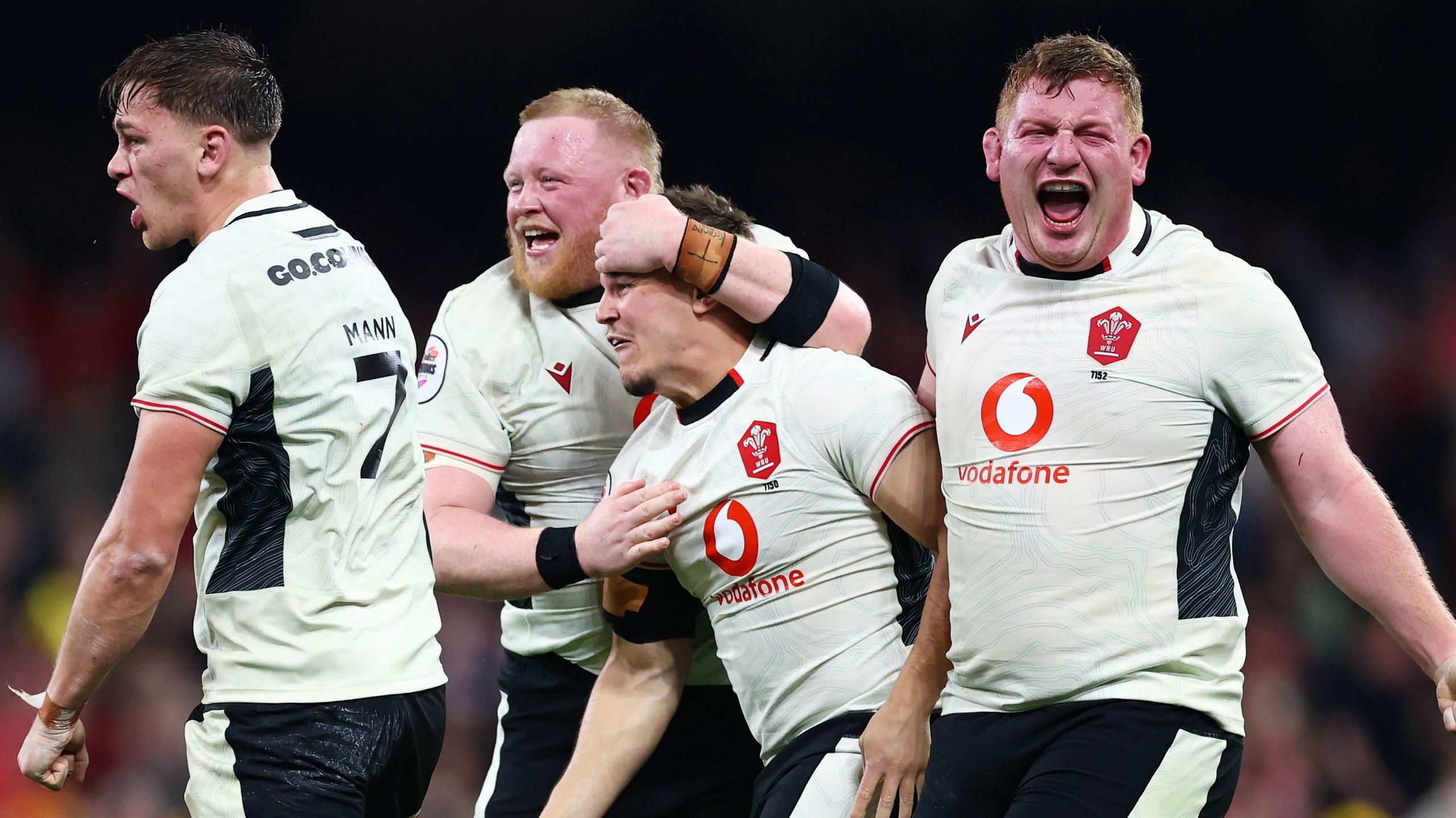 Cymru ar ol trechu Japan