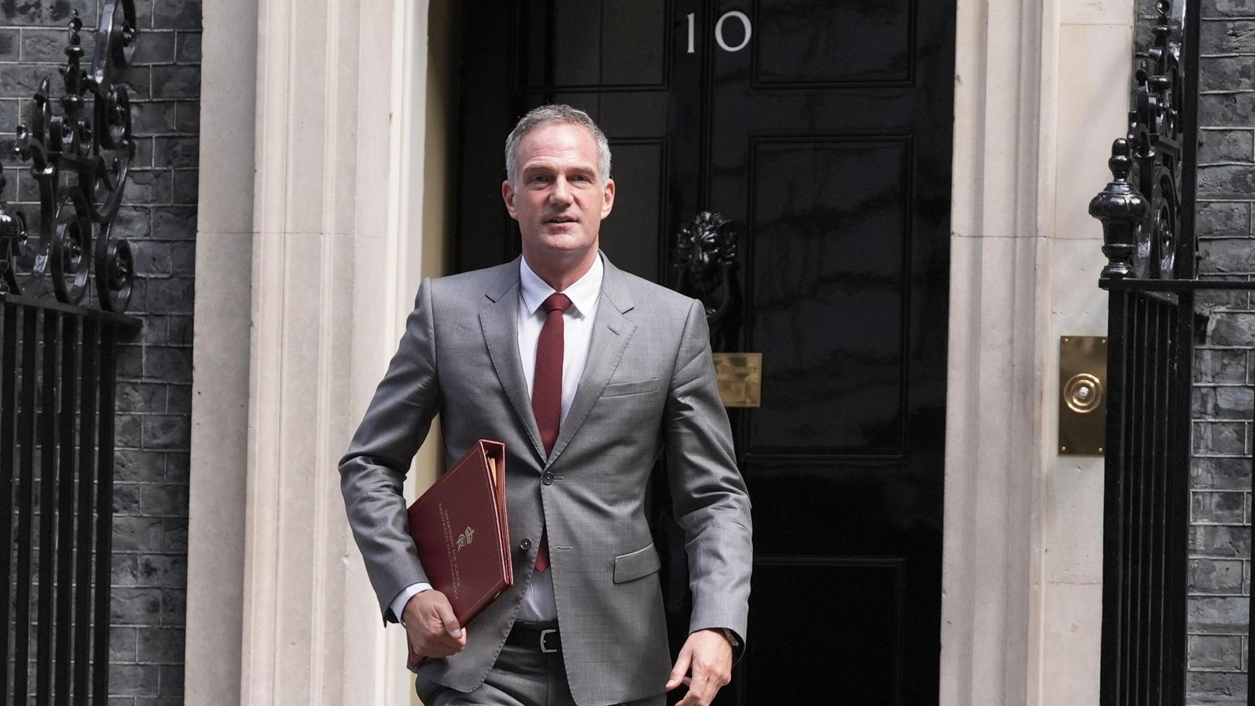 Peter Kyle outside No 10 Downing Street carrying a red folder 