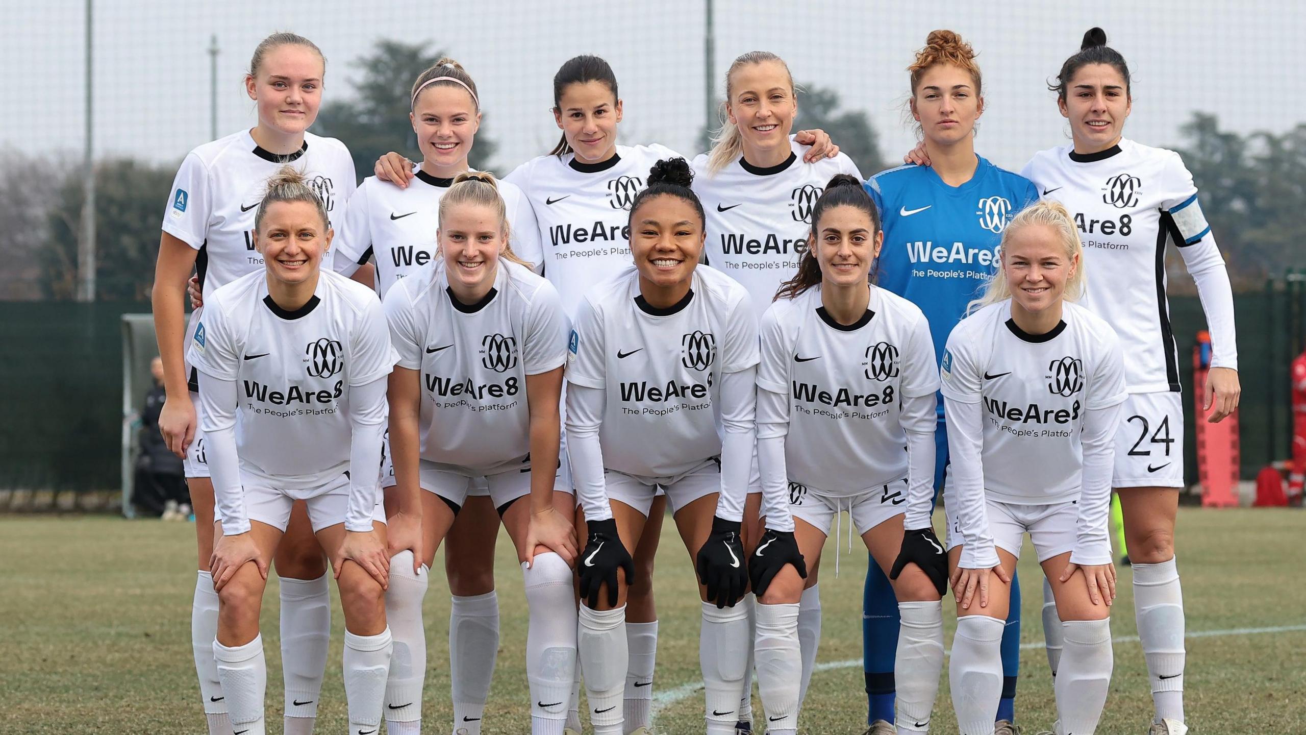 Players from FC Como pose for a photo