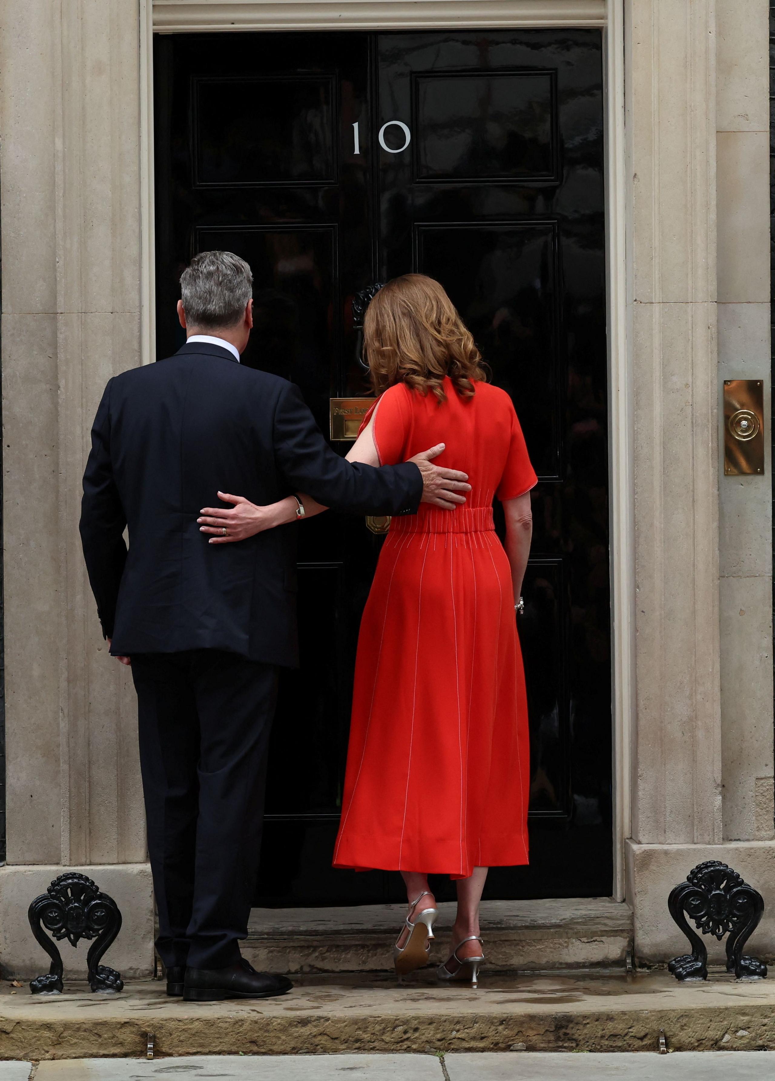 Prime Minister Keir Starmer and his wife Victoria arriving at Number 10