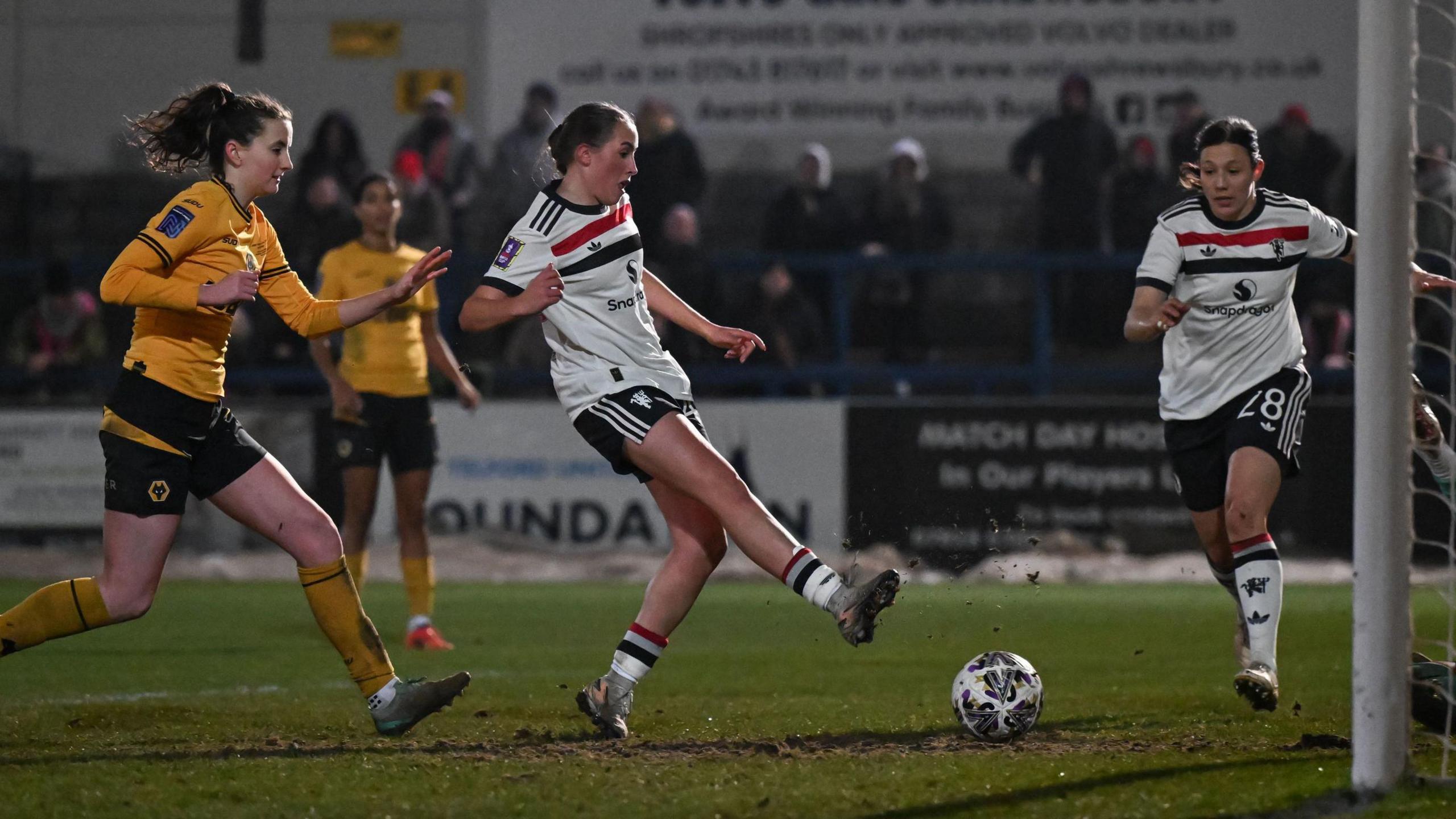 Griffiths rolls home her first goal for United