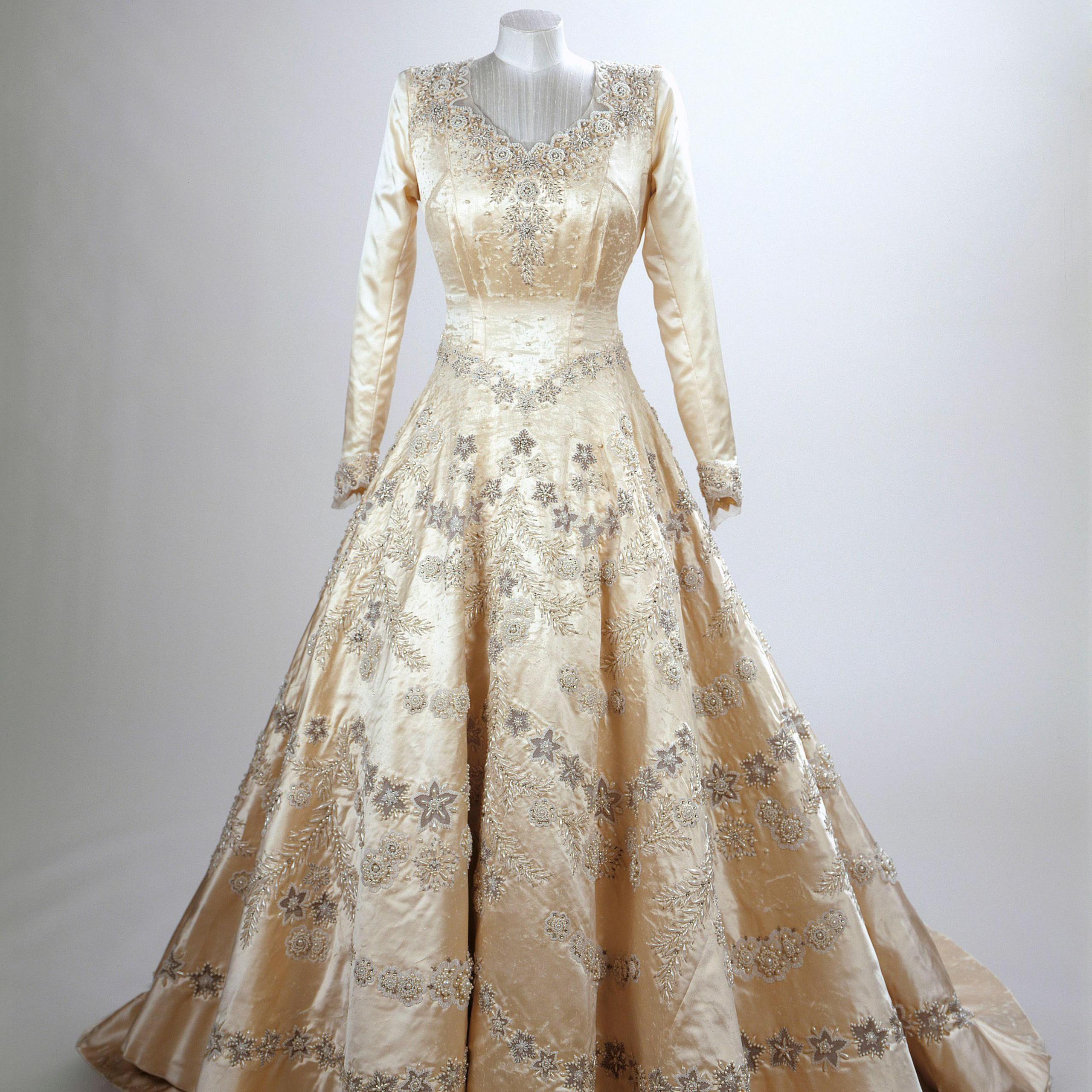 Queen Elizabeth's wedding dress 1947