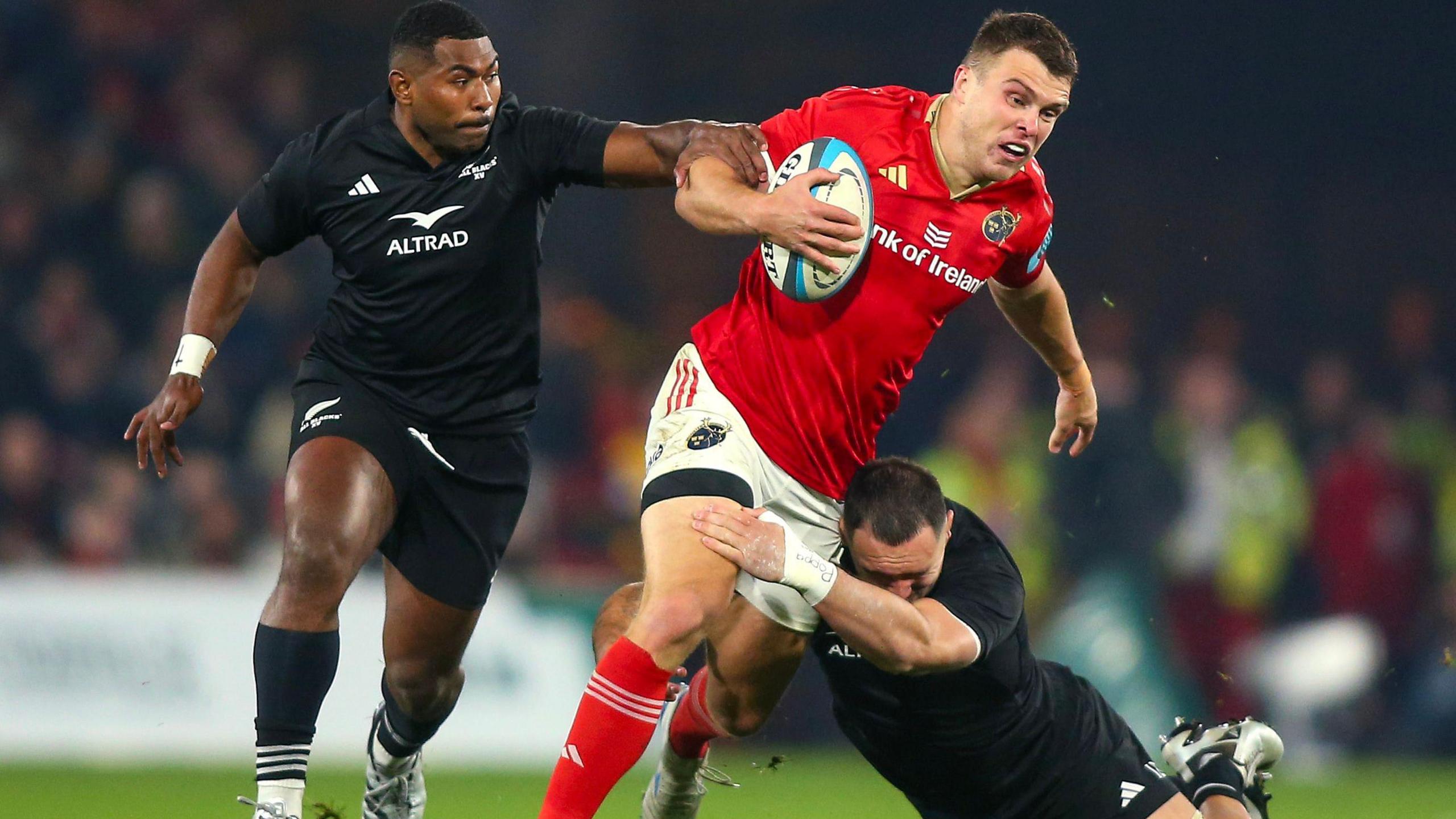 Tom Farrell with Devan Flanders and Kini Naholo 