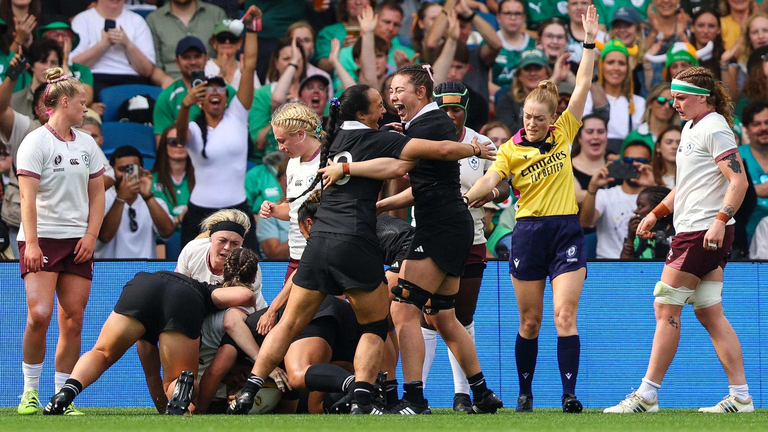 New Zealand celebrate Chryss Viliko's try