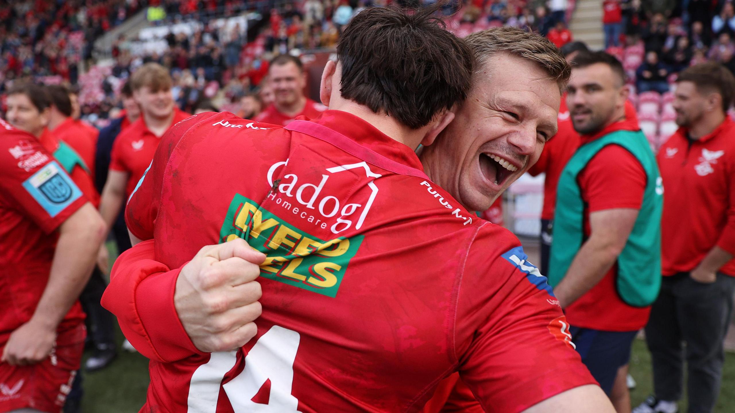 Scarlets head coach Dwayne Peel celebrates their win against Leinster with wing Tom Rogers