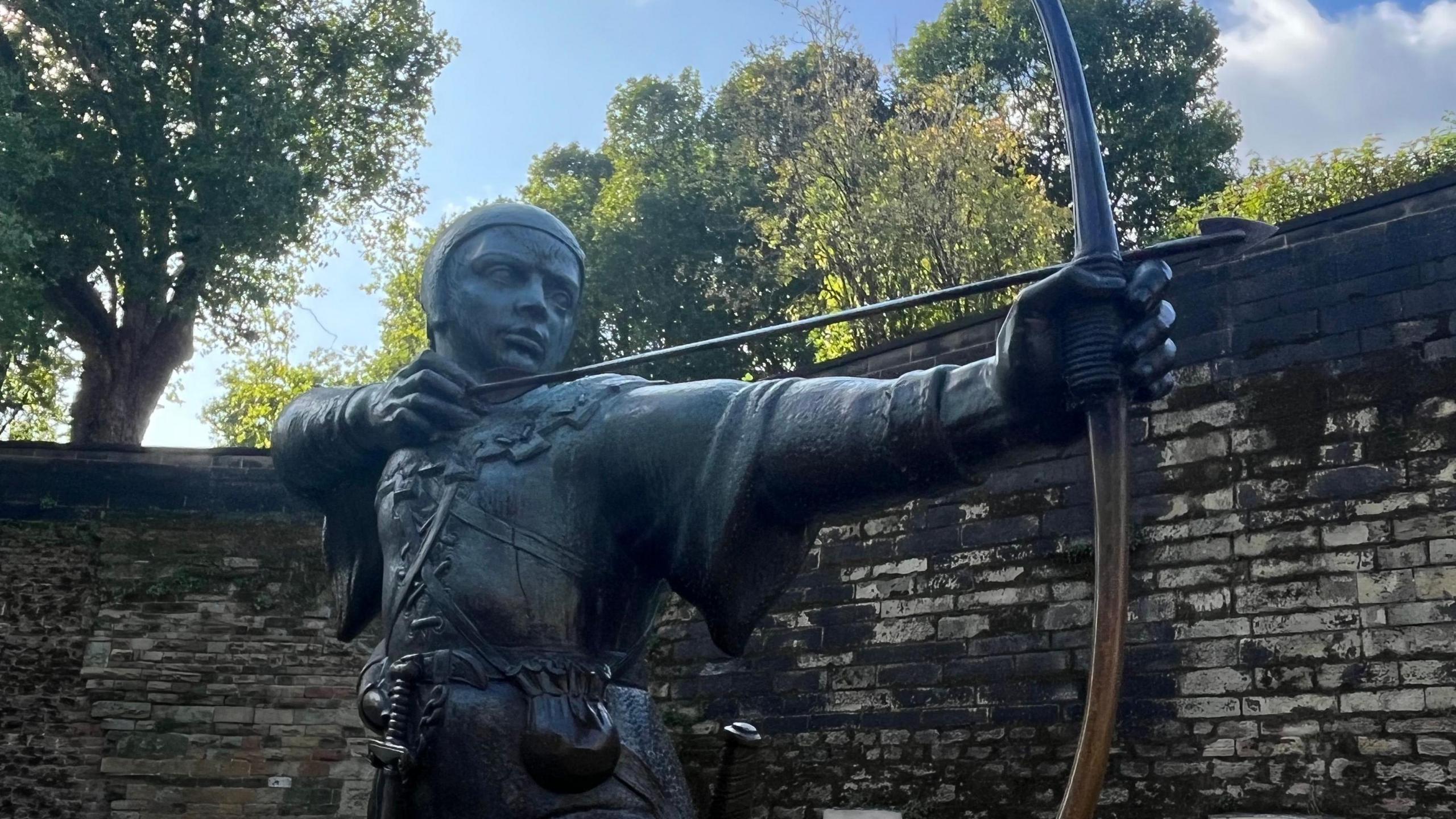 Robin Hood statue