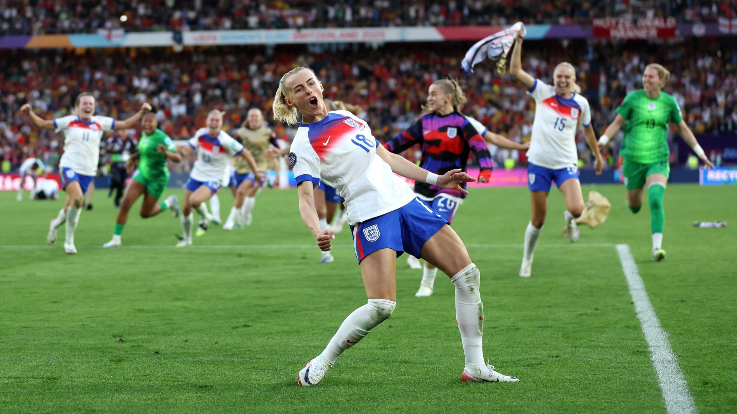 Chloe Kelly celebrate
