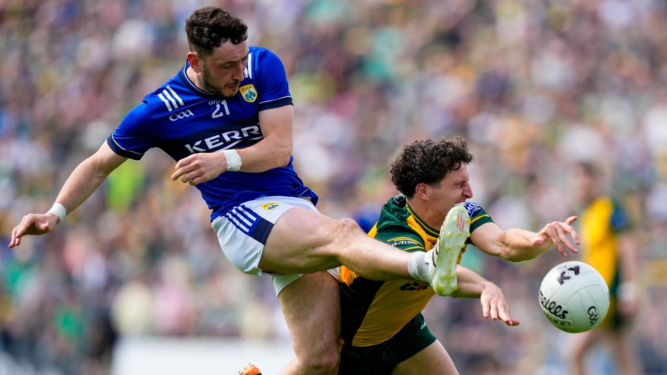 Finnbarr Roarty blocks Paudie Clifford's shot