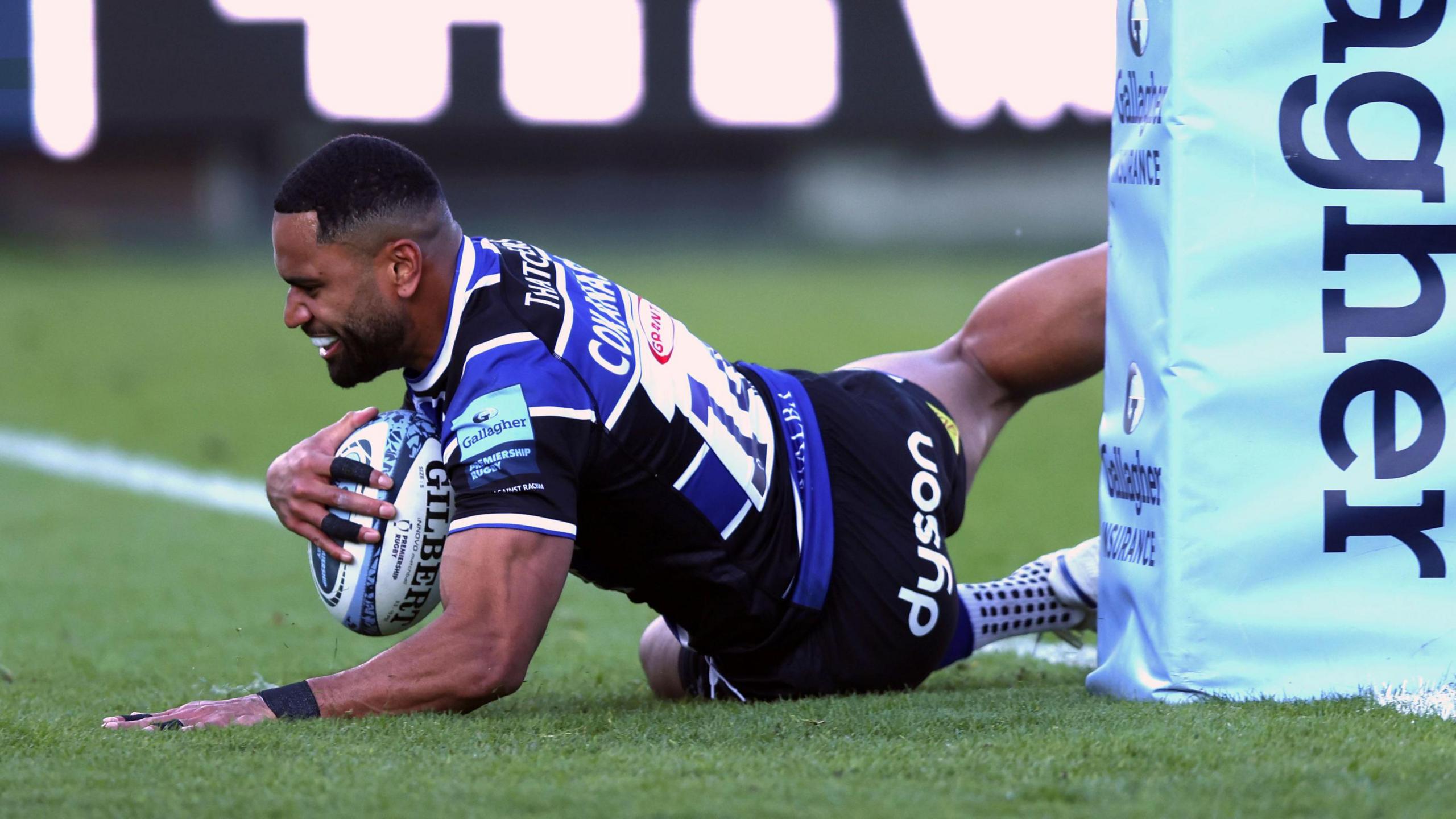 Joe Cokanasiga scores a try