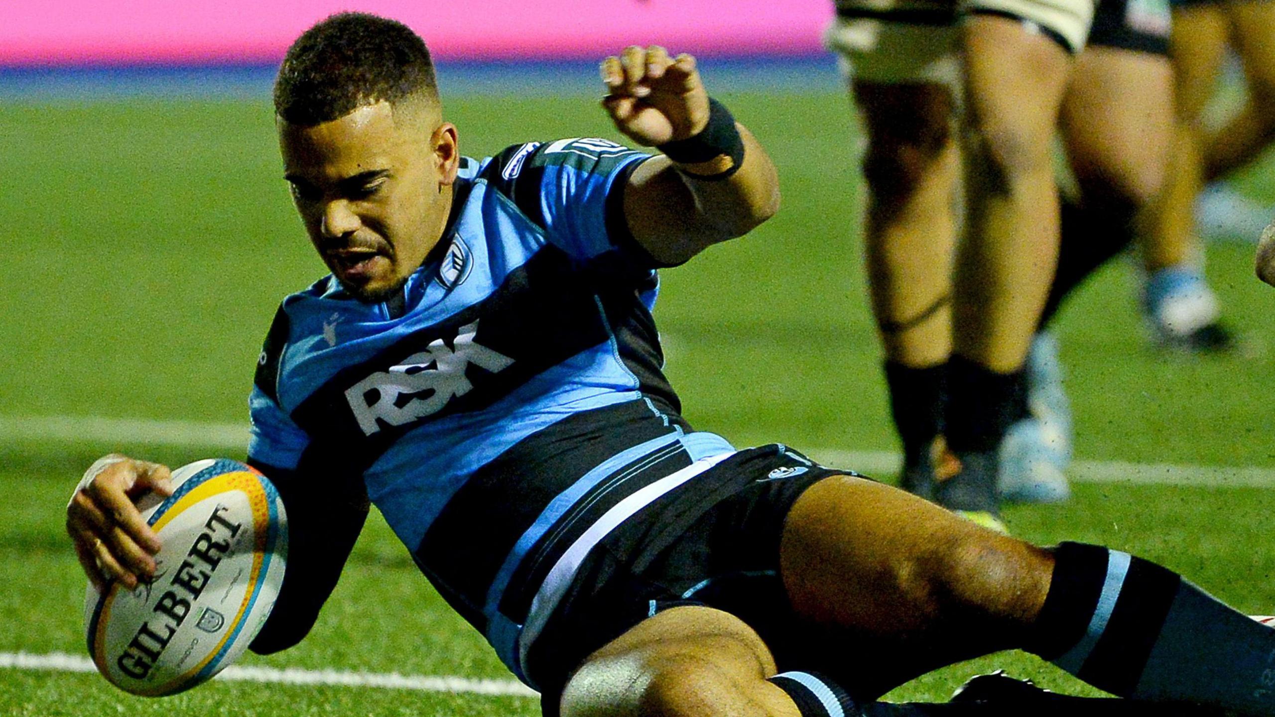 Ben Thomas scoring a try for Cardiff against Lions