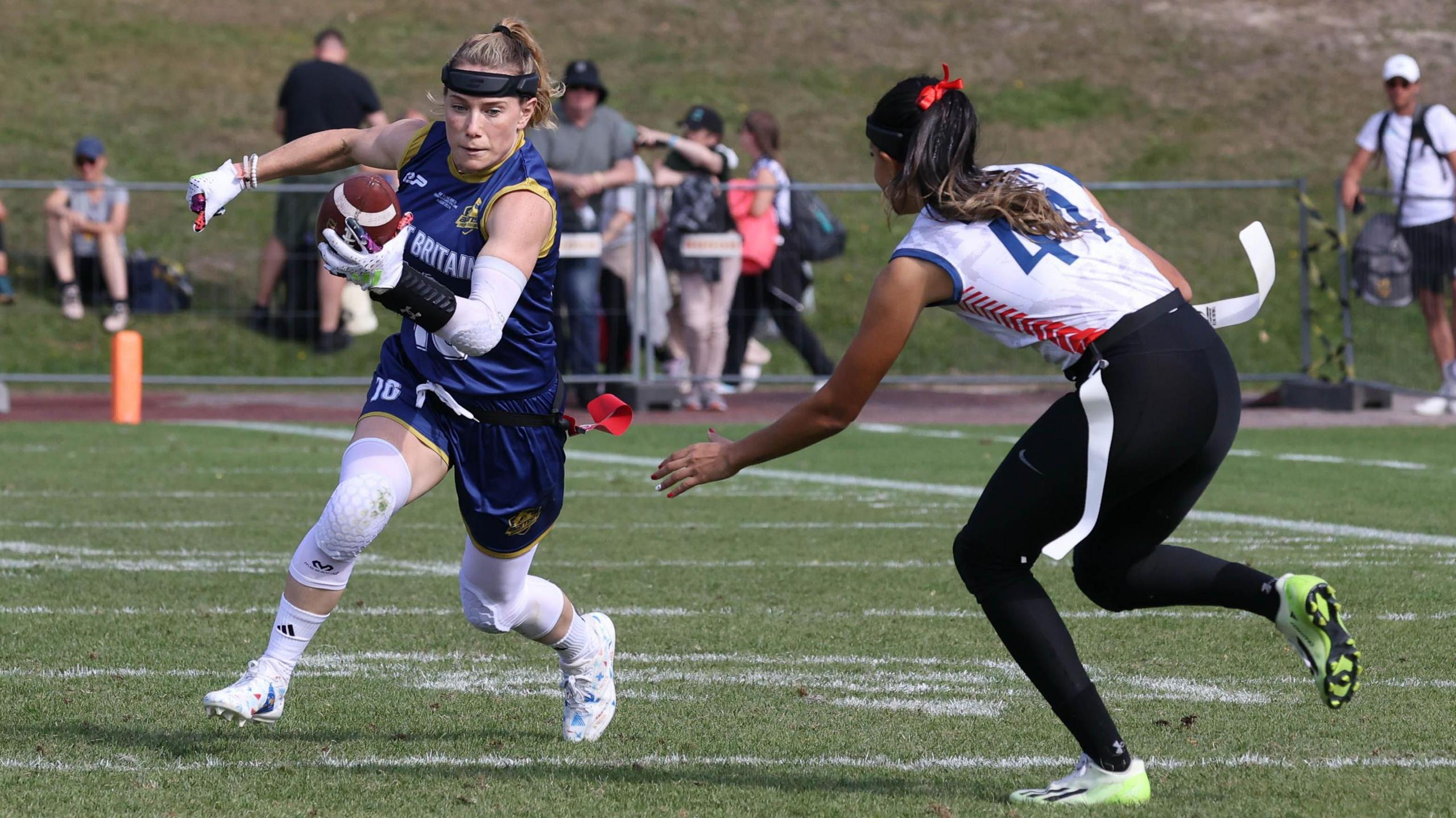 Phoebe Schecter playing for Great Britain against Panama at the 2024 Flag Football World Championships