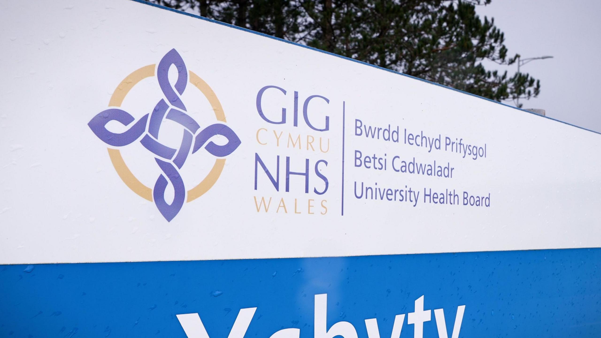 Arwydd Bwrdd Iechyd Betsi Cadwaladr