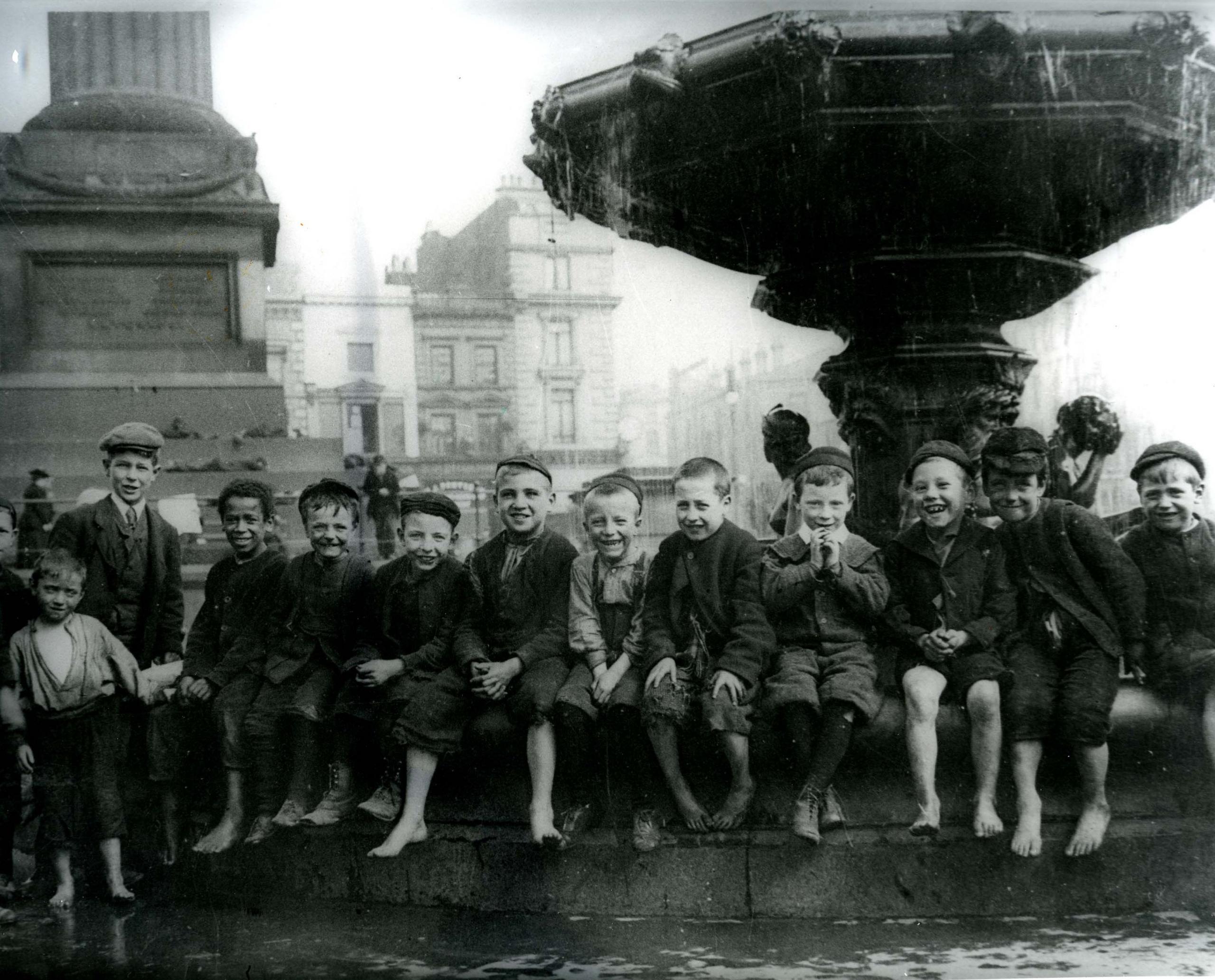 The Steble fountain circa 1890 with barefoot children sat on the rim, including William Masters who would become a famous jazz artist