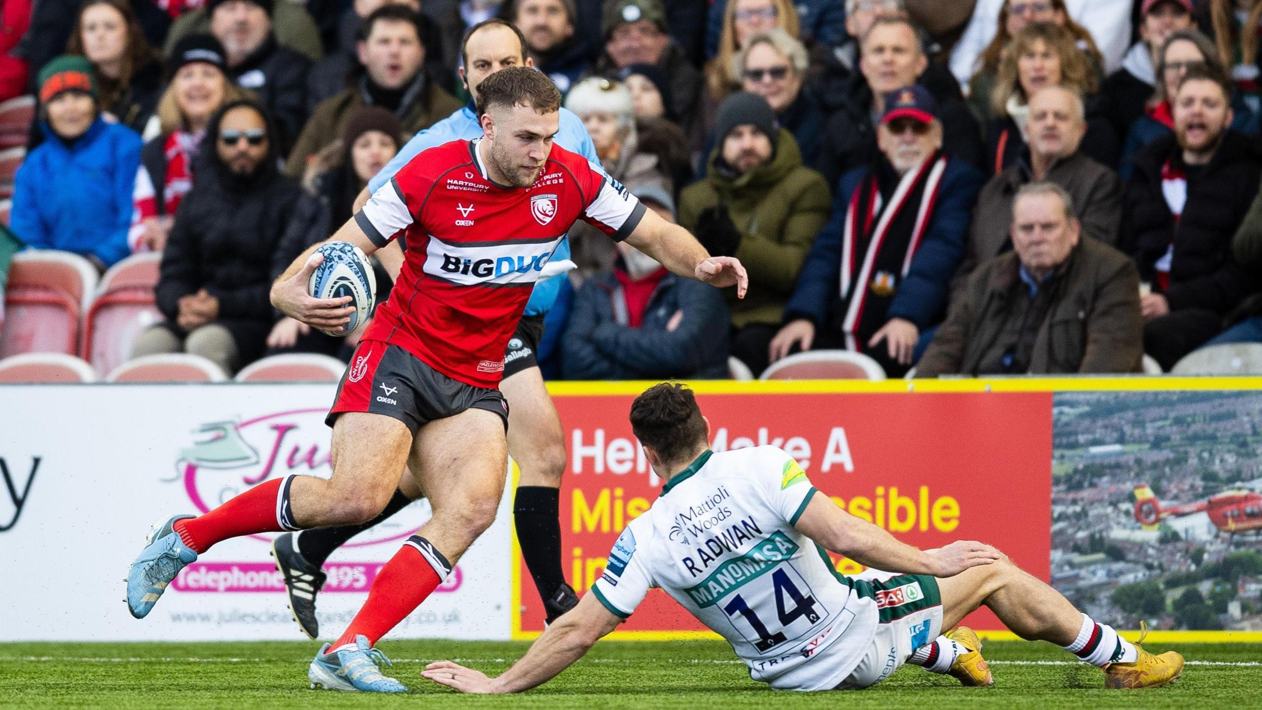 Max Llewellyn running past a tackle during a Premiership match against Leicester