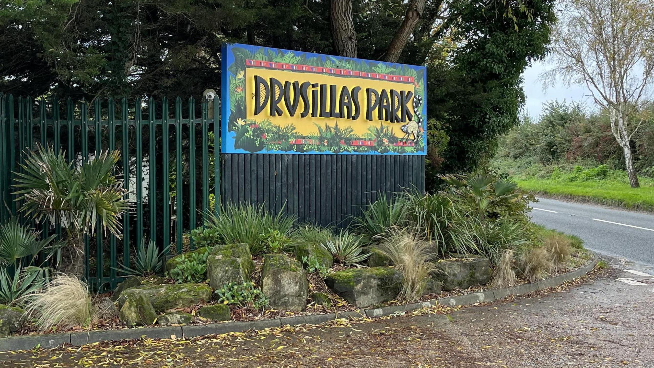 A yellow sign which says "DRUSILLAS PARK".