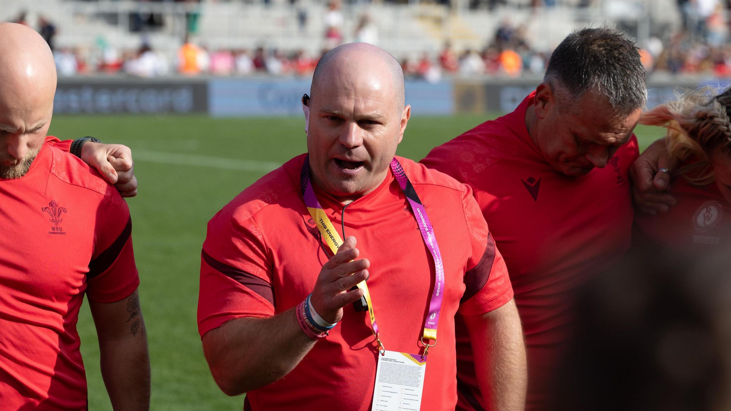 Sean Lynn making a speach in a team huddle 