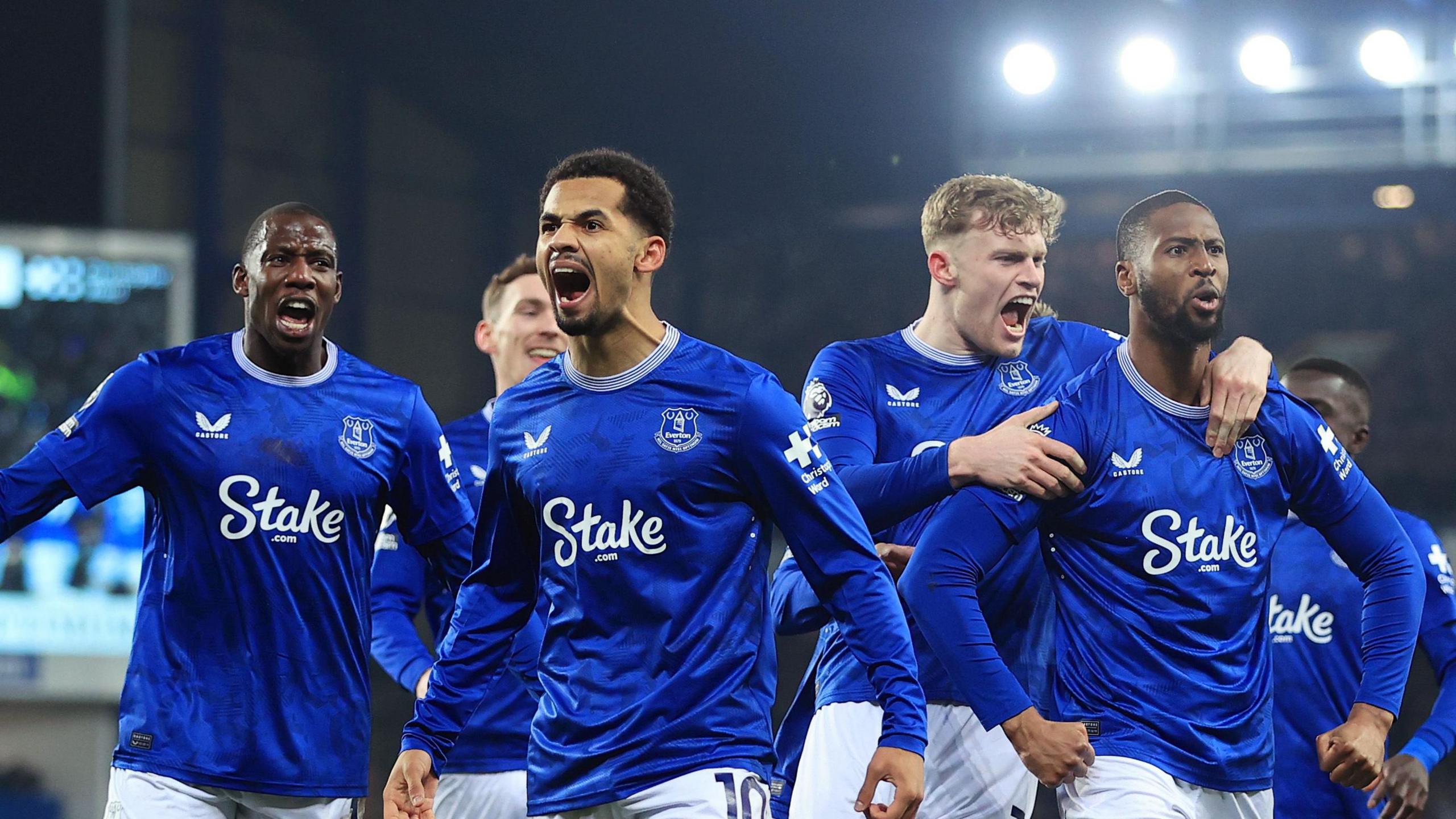 Everton players celebrate goal