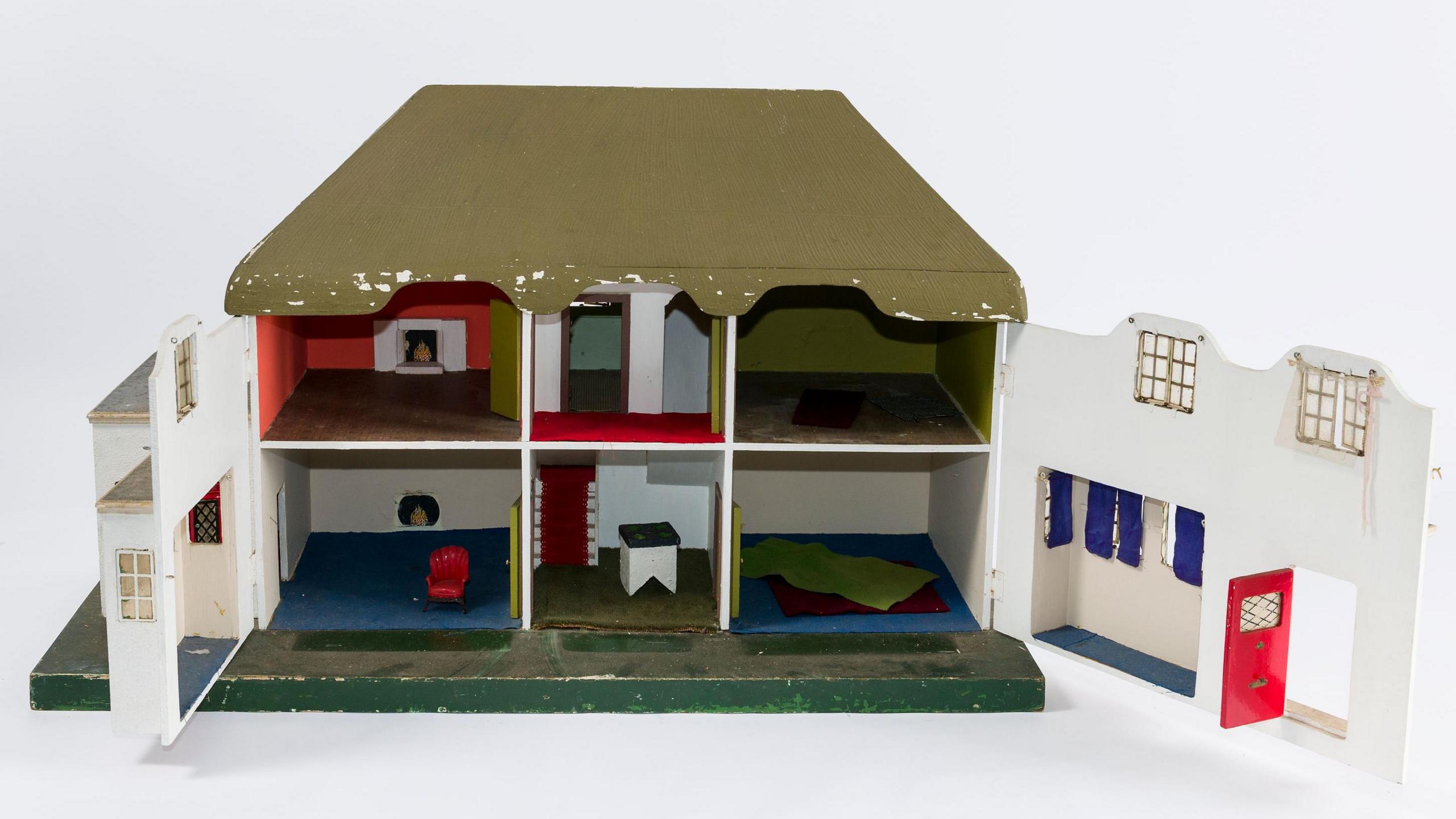 A replica of Y Bwthyn Bach playhouse is kept by the National Museum of Wales